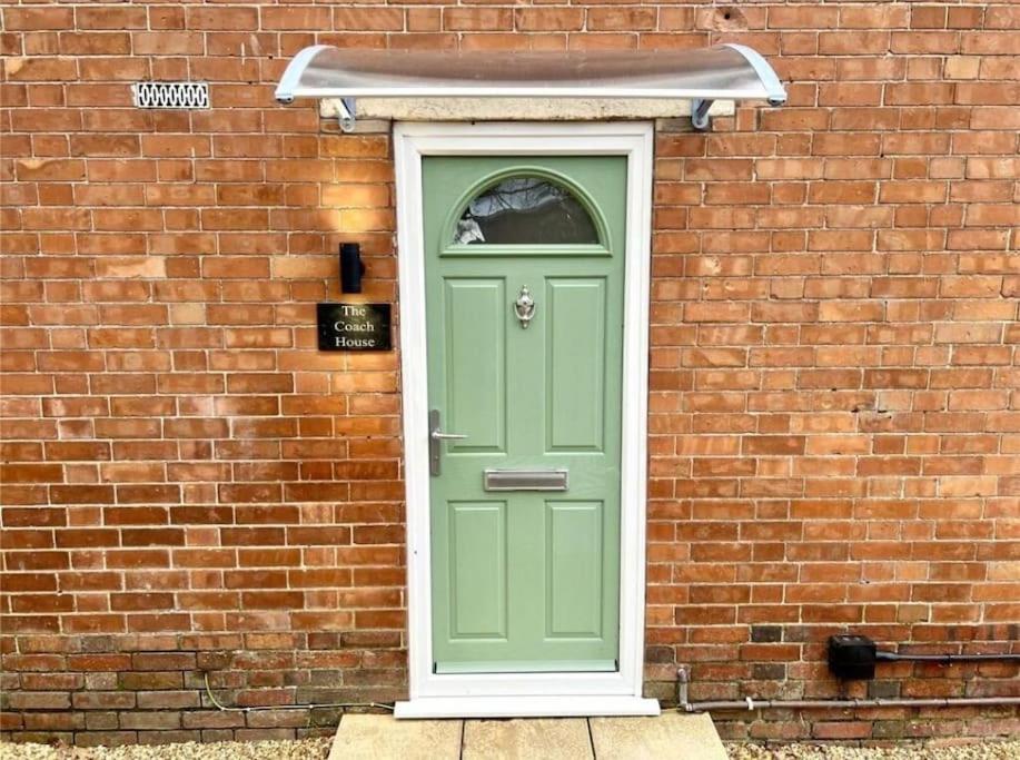 Cosy cottage in Christchurch with a double bedroom, private garden & parking view 2