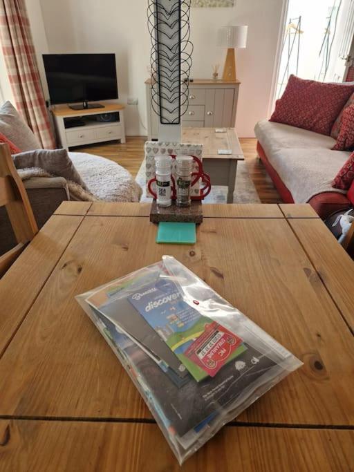 Cosy cottage in Christchurch with a double bedroom, private garden & parking view 5