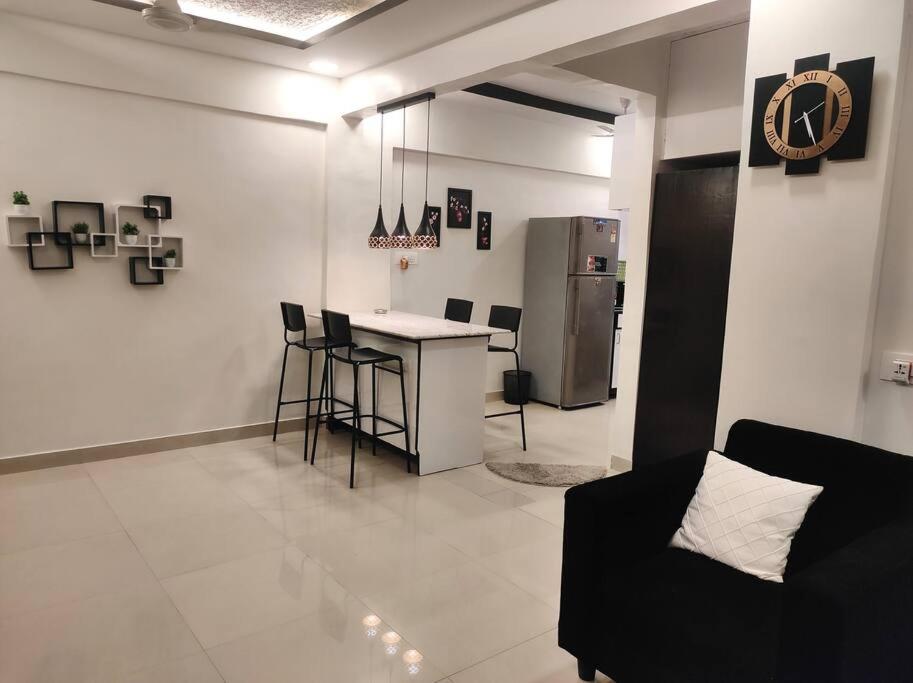 Modern Spacious 1Bedroom Apt in Bandra Carter rd view 2