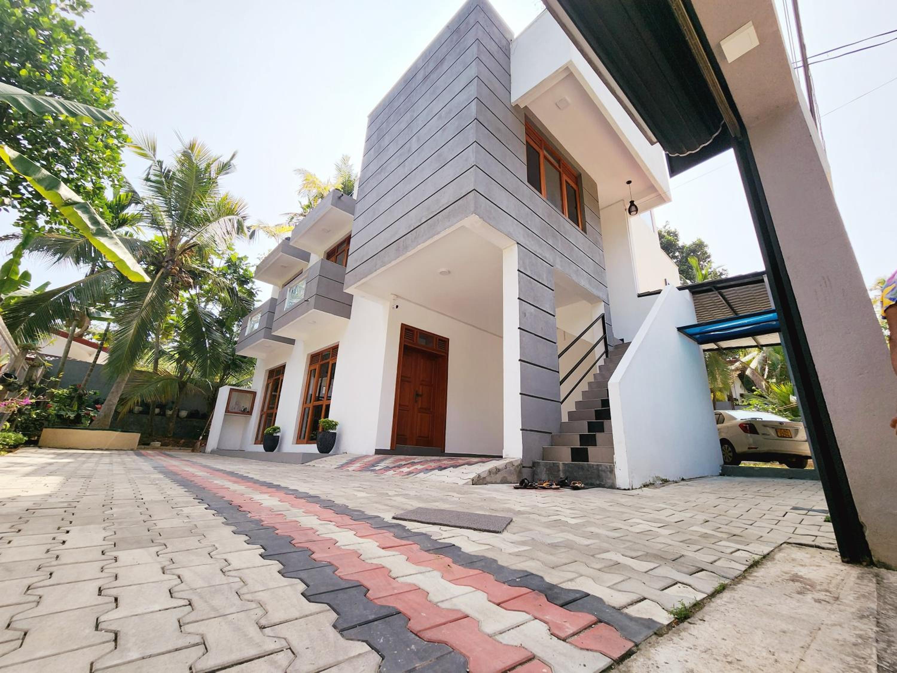 Hotel The Elegance - Image 1