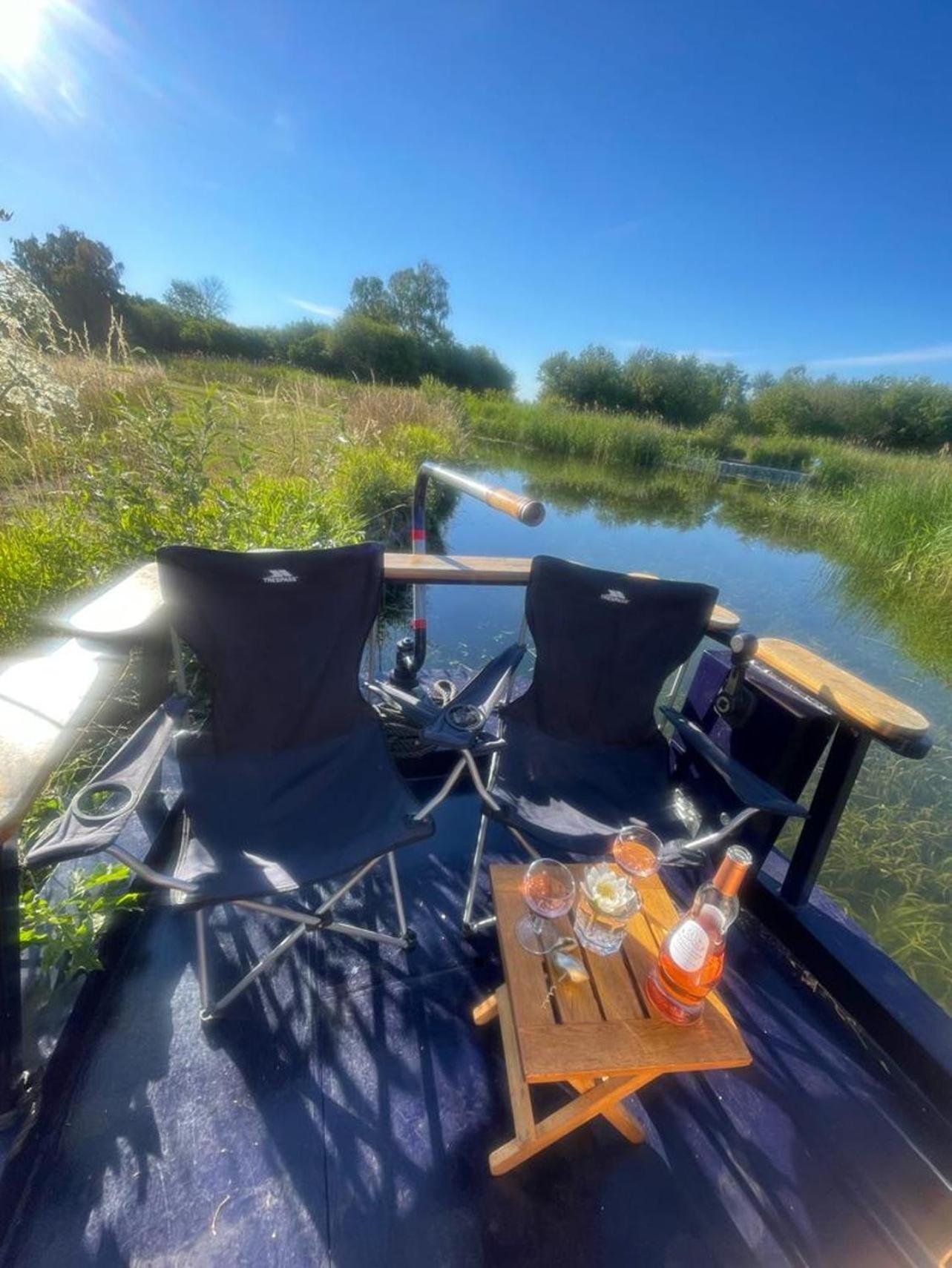 Cambridge Narrowboats - Beautiful New Moon Narrowboat