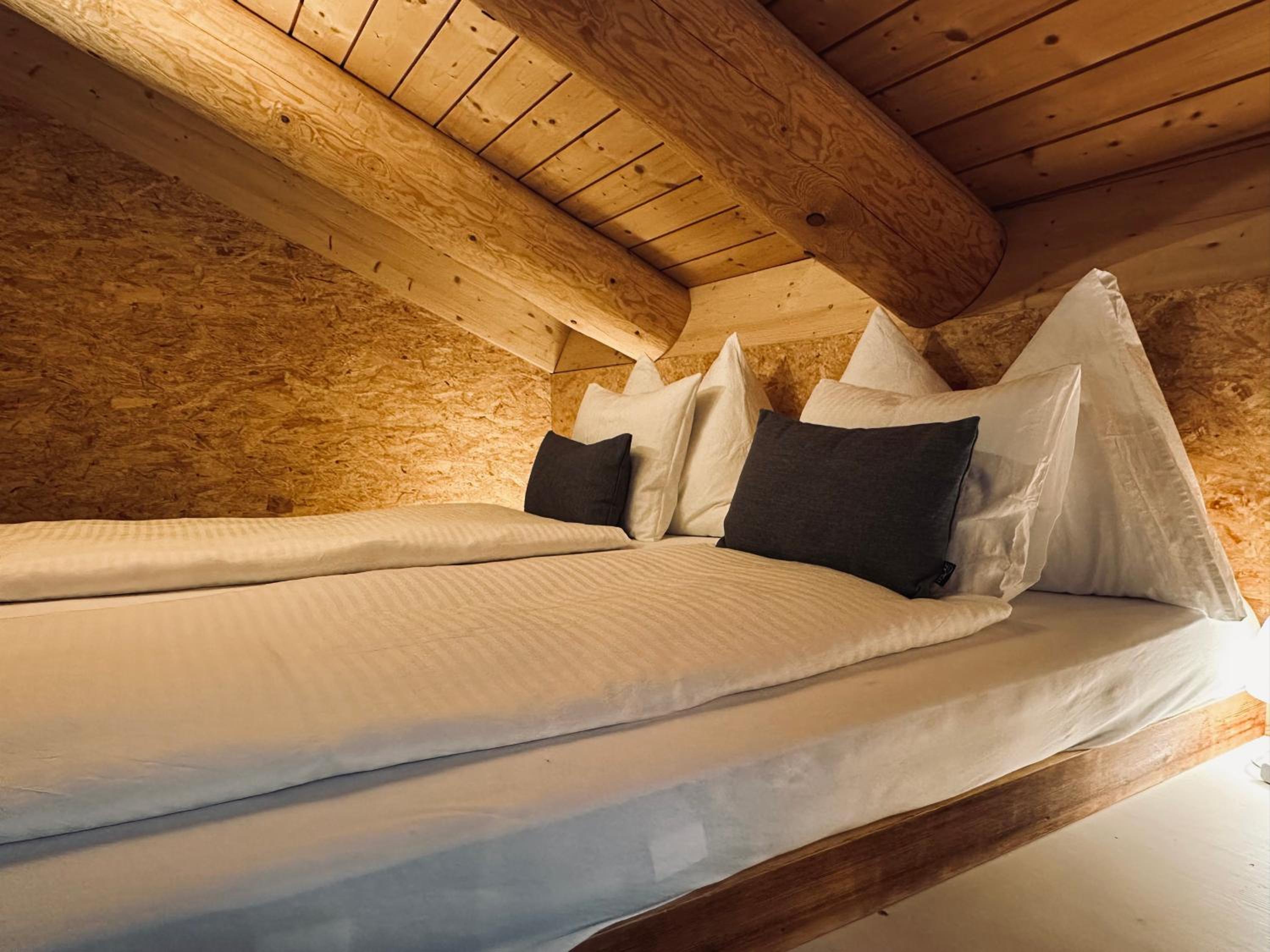 Standard 4 - Heiti Lodge