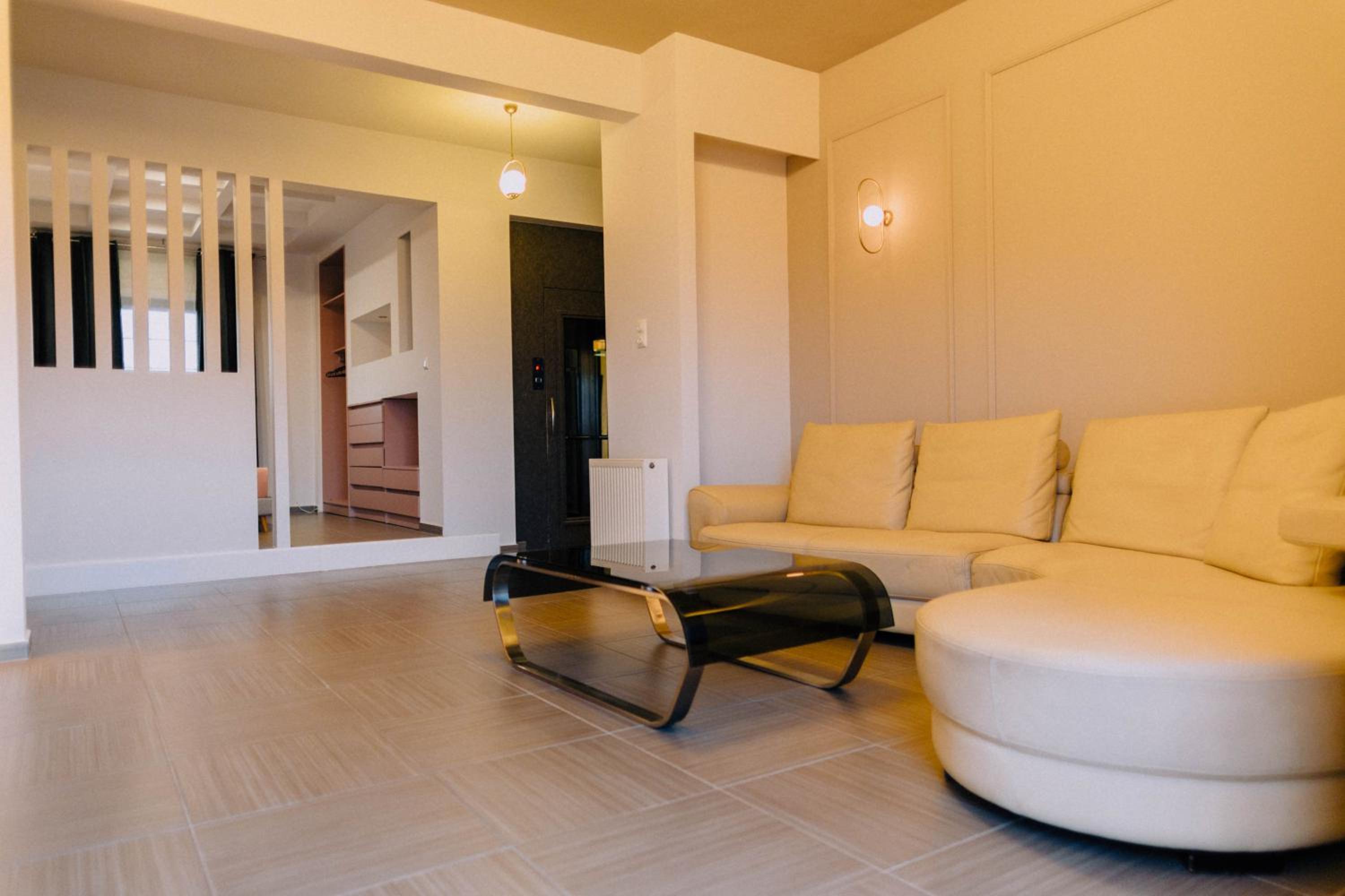 Anassa House