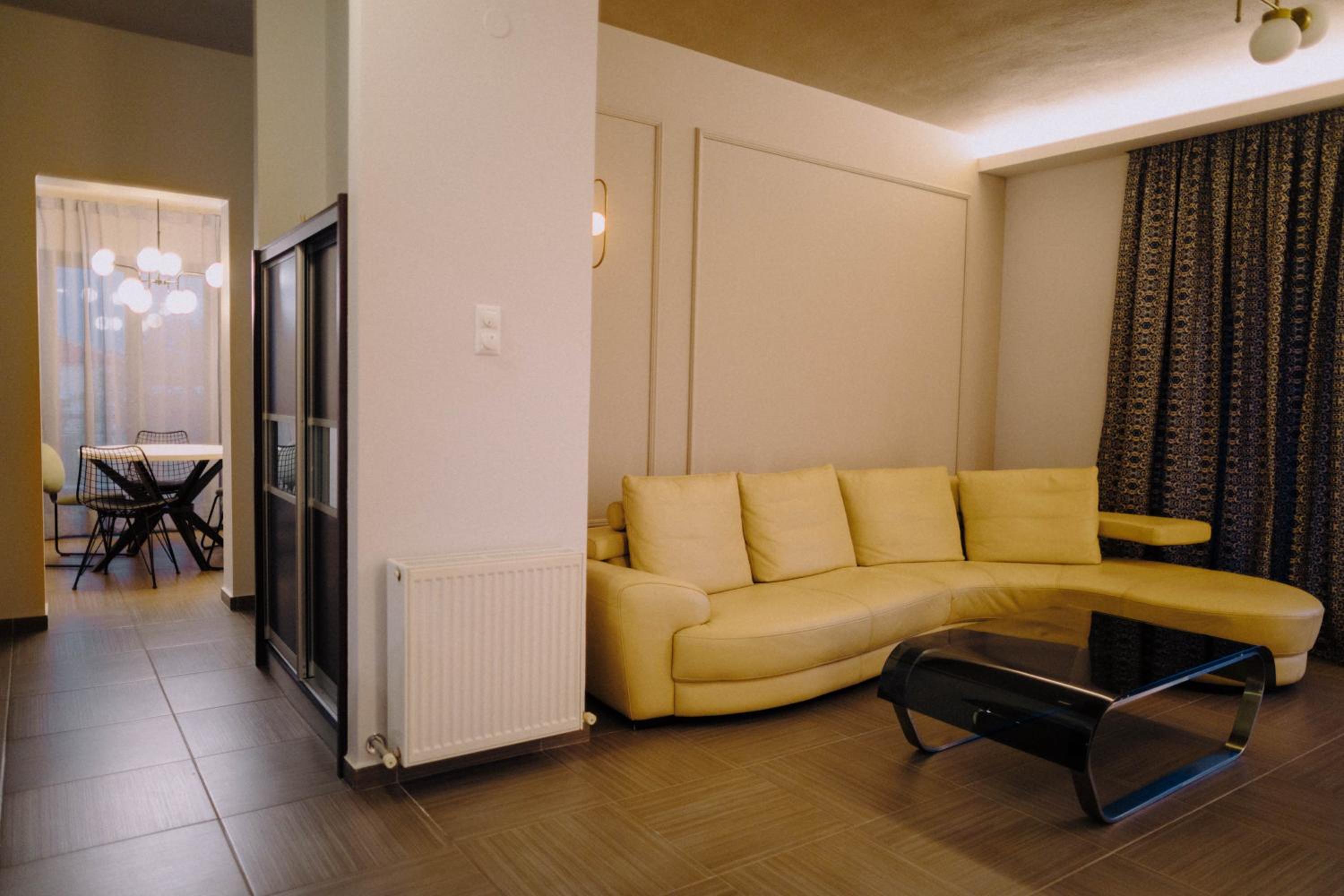 Anassa House