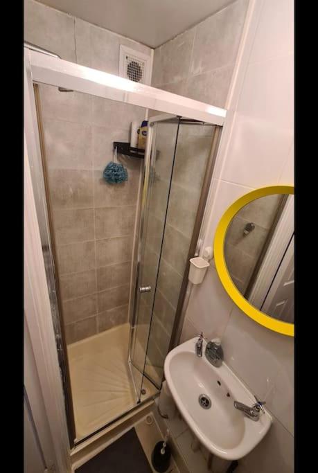 Entire 1 bedroom apartment