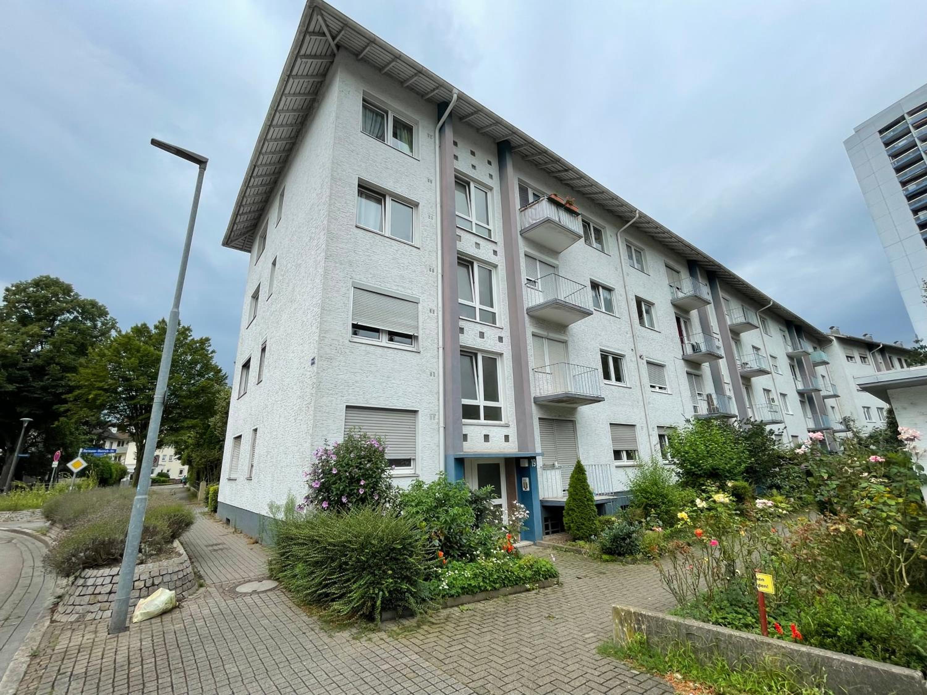 Luminous apartment in Kehl near Strasbourg, conveniently located next to a tram stop with direct access to Strasbourg city centre