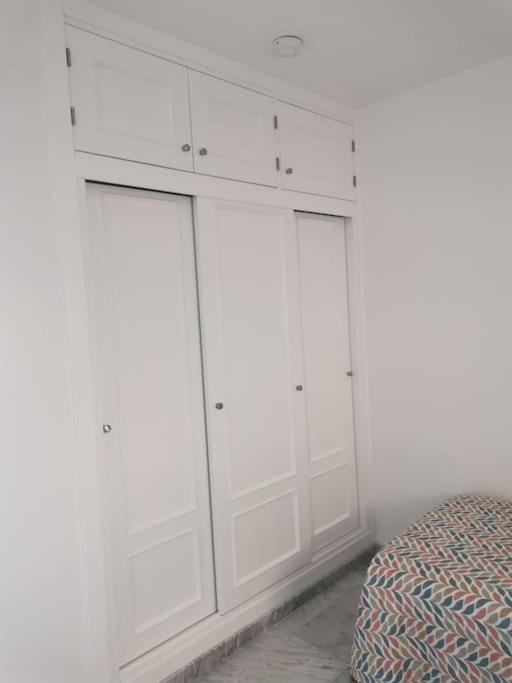 WintowinRentals Apartment with Stunning Sea and Mountain Views and Pool in Fuengirola