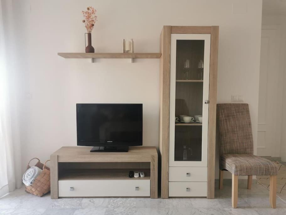 WintowinRentals Apartment with Stunning Sea and Mountain Views and Pool in Fuengirola