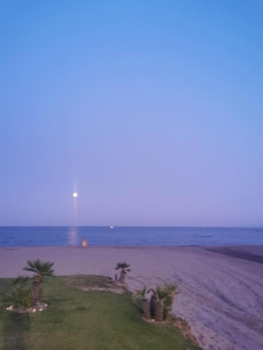 WintowinRentals Apartment with Stunning Sea and Mountain Views and Pool in Fuengirola