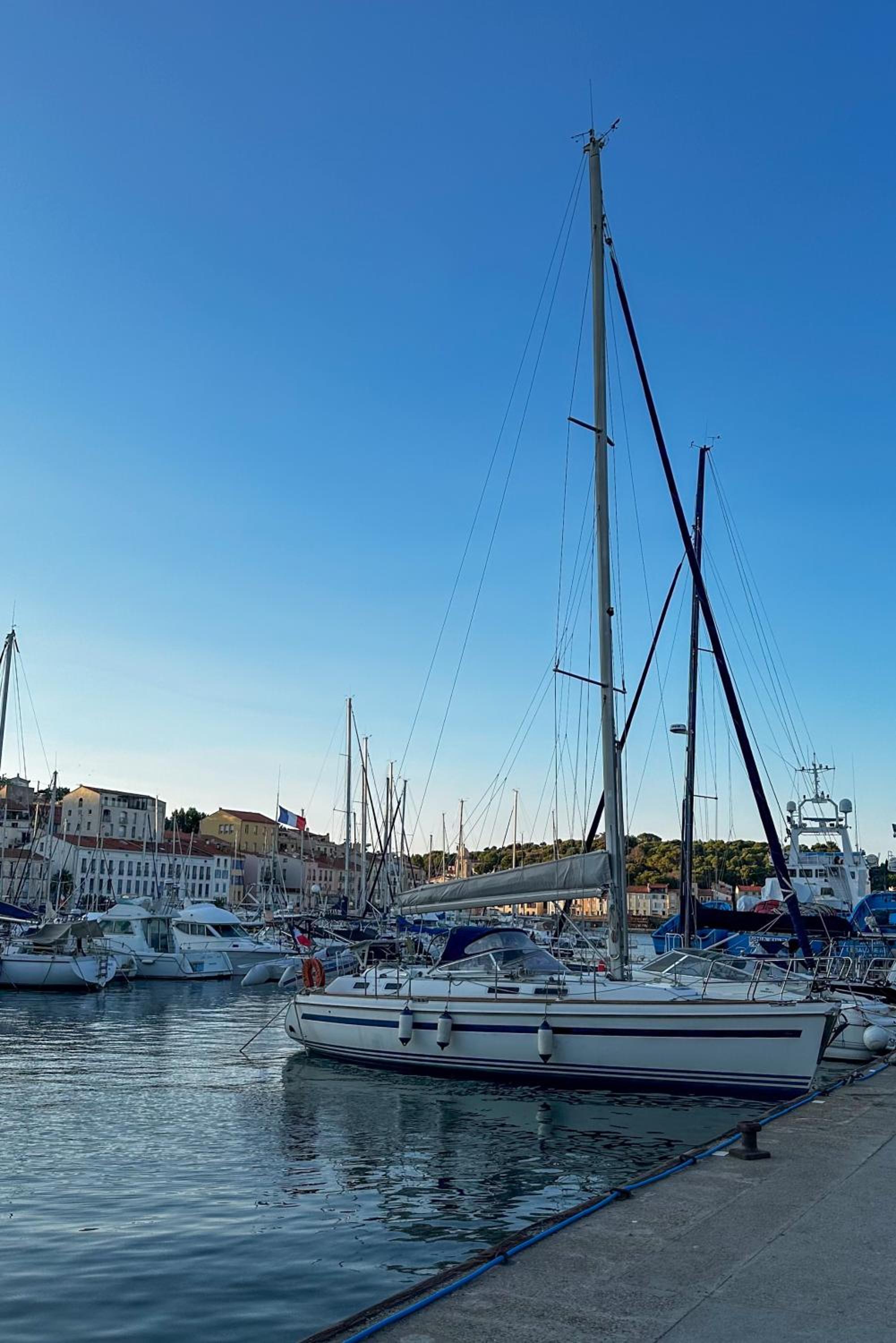 T3 clim, TV, ART, familial, 50m du port, cuisine équipée et jeux de société
