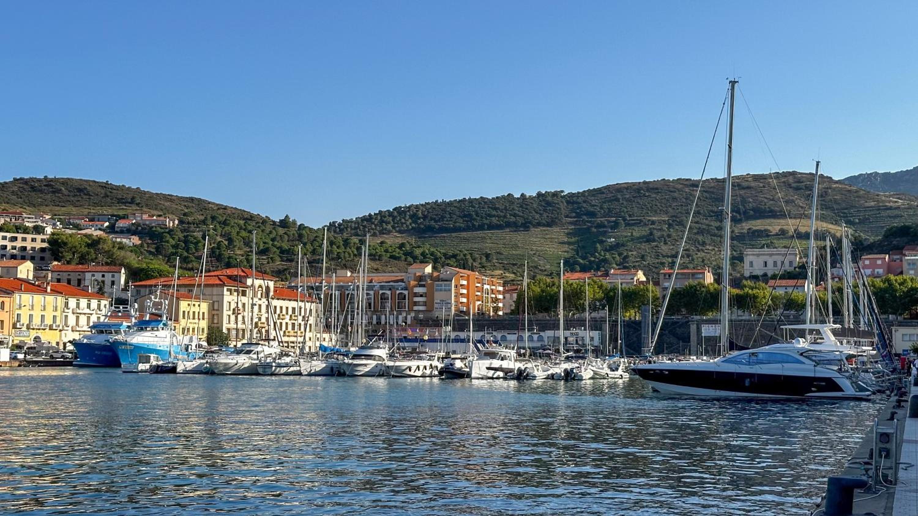 T3 clim, TV, ART, familial, 50m du port, cuisine équipée et jeux de société