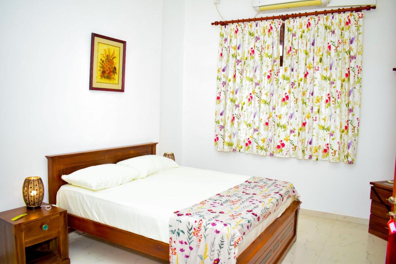 3 Bed House - Wifi Parking 10minBeach view 4