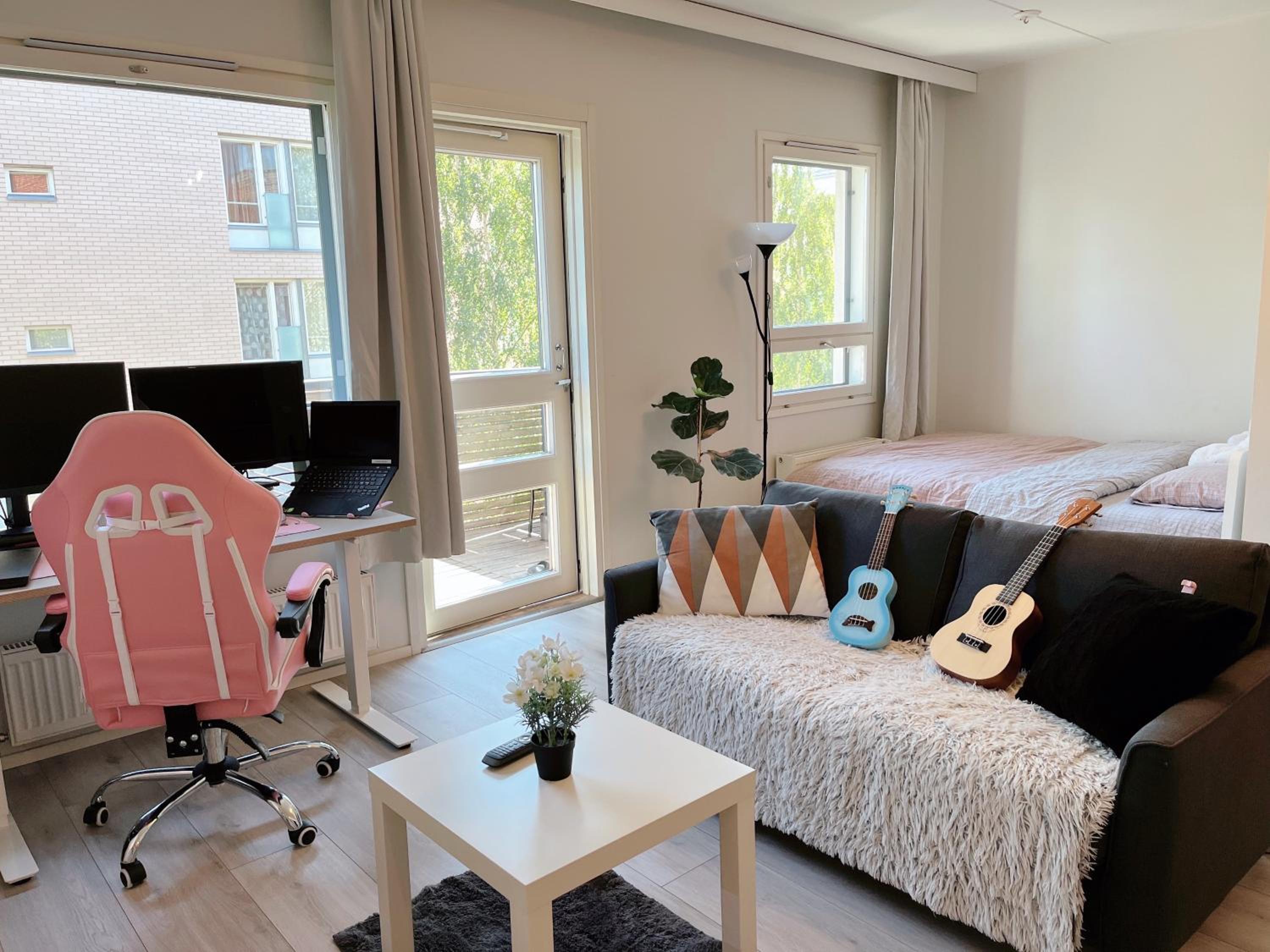 Lovely Home next to the Metro Station and Shopping Malls - 16mins to City Center, Convenient, Peaceful view 5