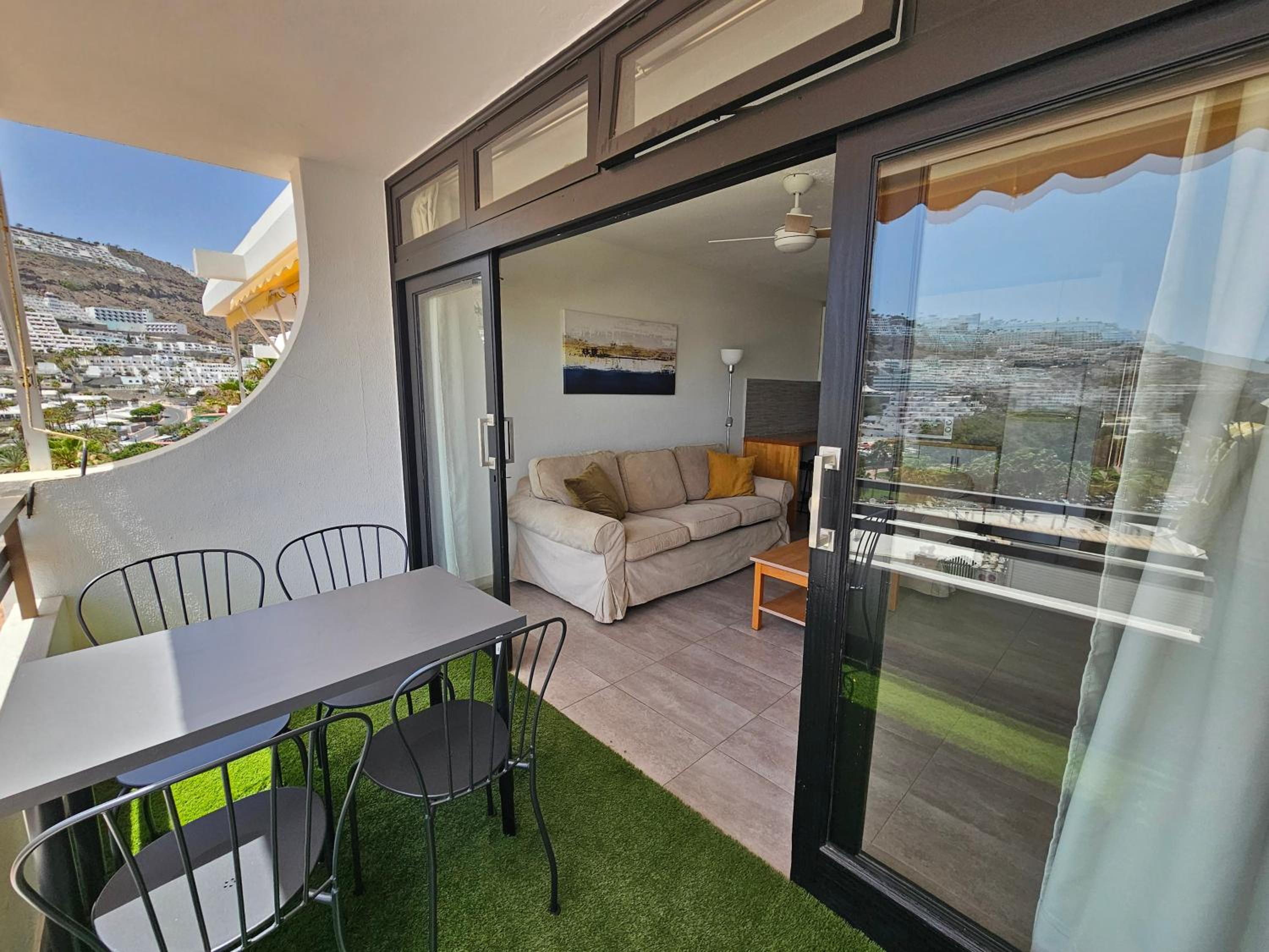 Modern apartment with sea view nearby the beach