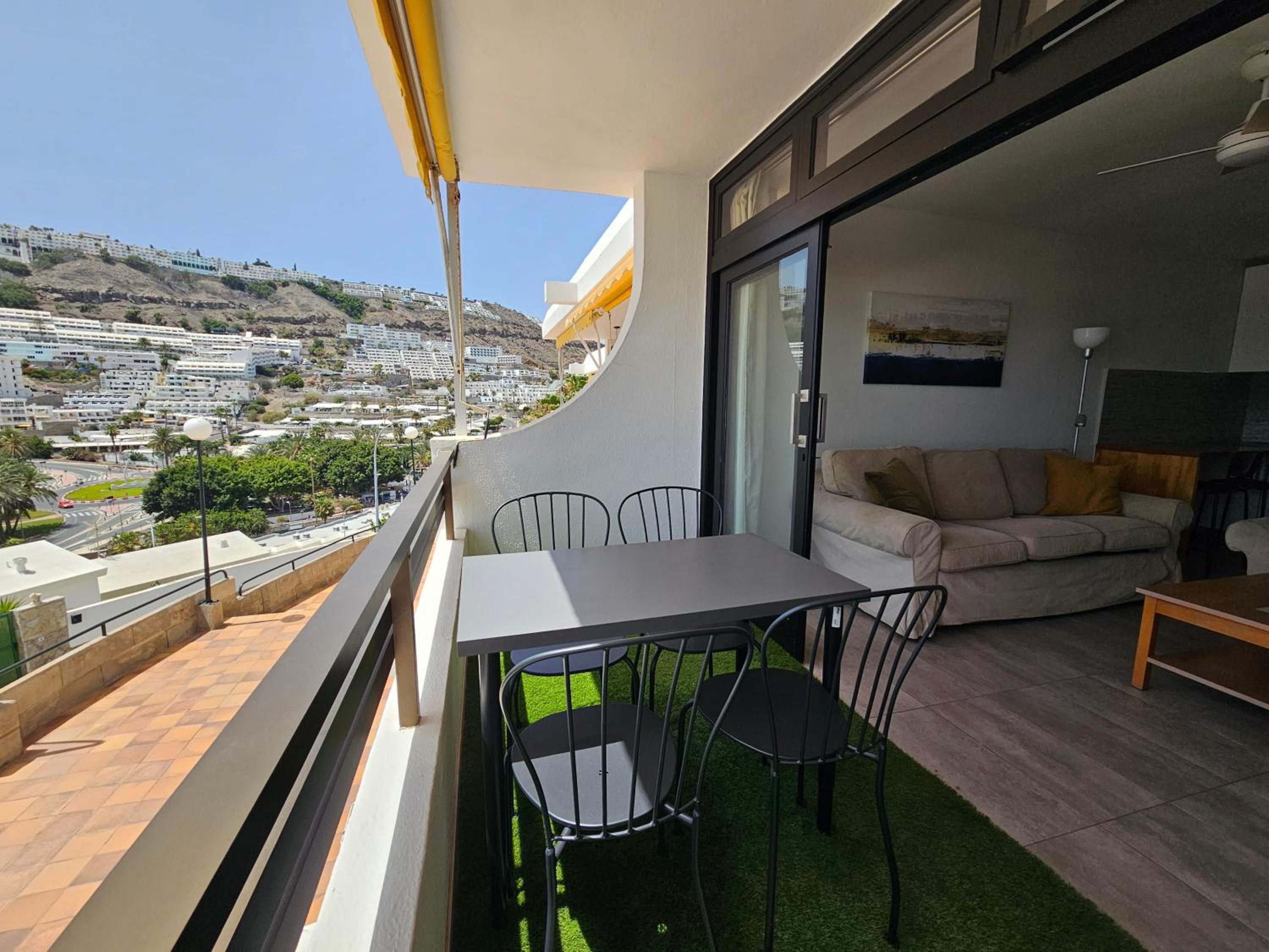 Modern apartment with sea view nearby the beach