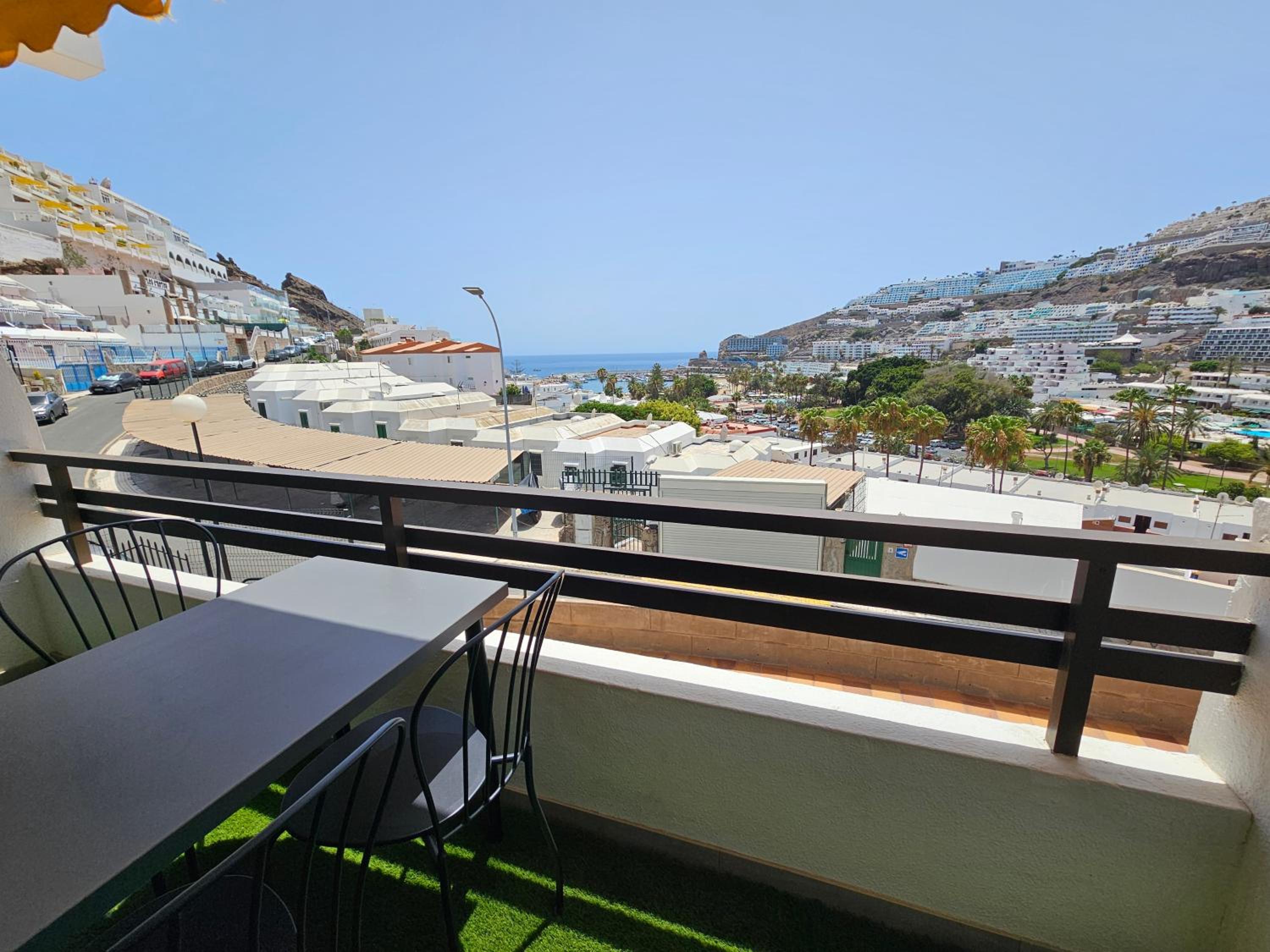 Modern apartment with sea view nearby the beach