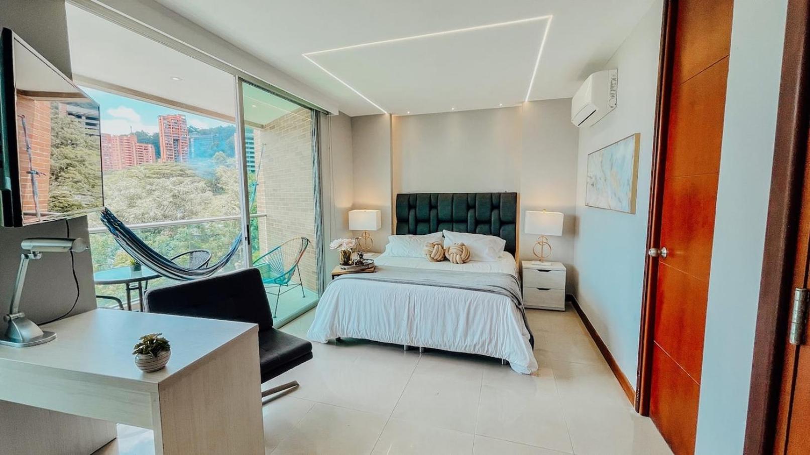 High Floor 1 Bedroom With Pool Gym Provenza 1103