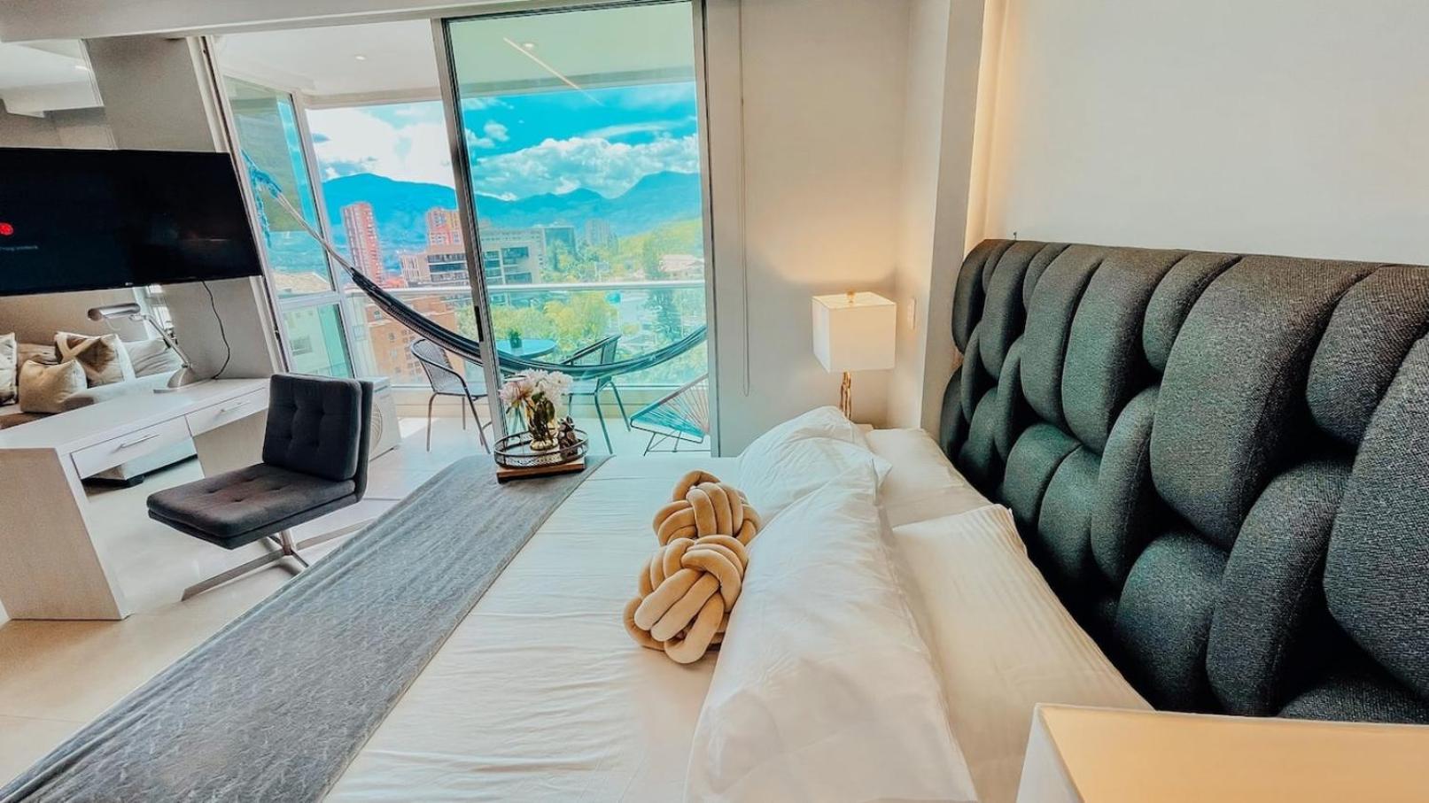 High Floor 1 Bedroom With Pool Gym Provenza 1103