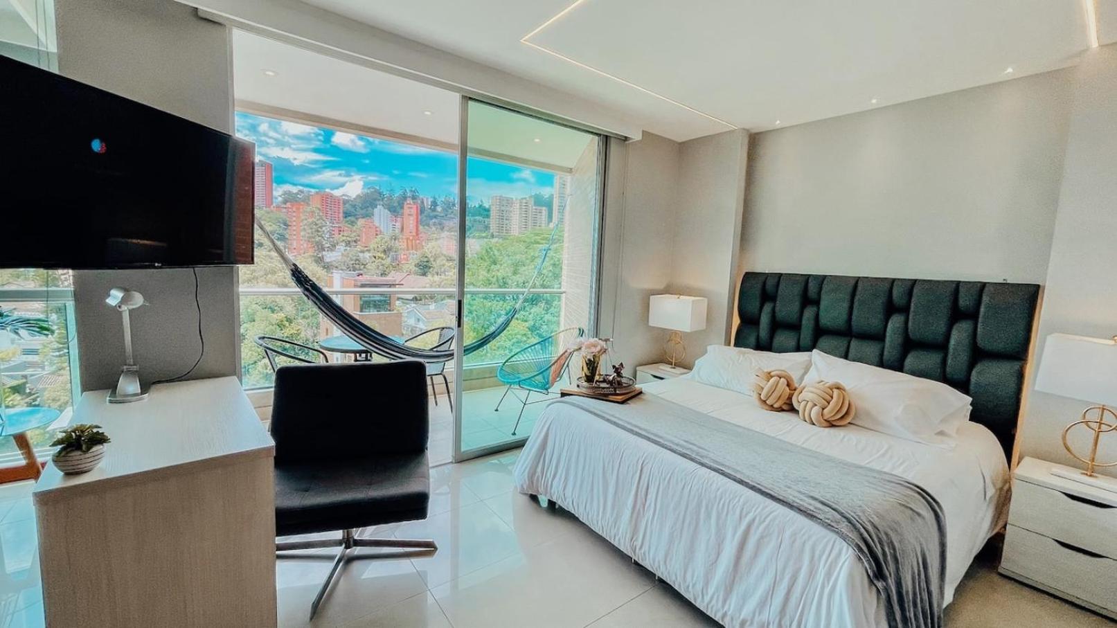 High Floor 1 Bedroom With Pool Gym Provenza 1103