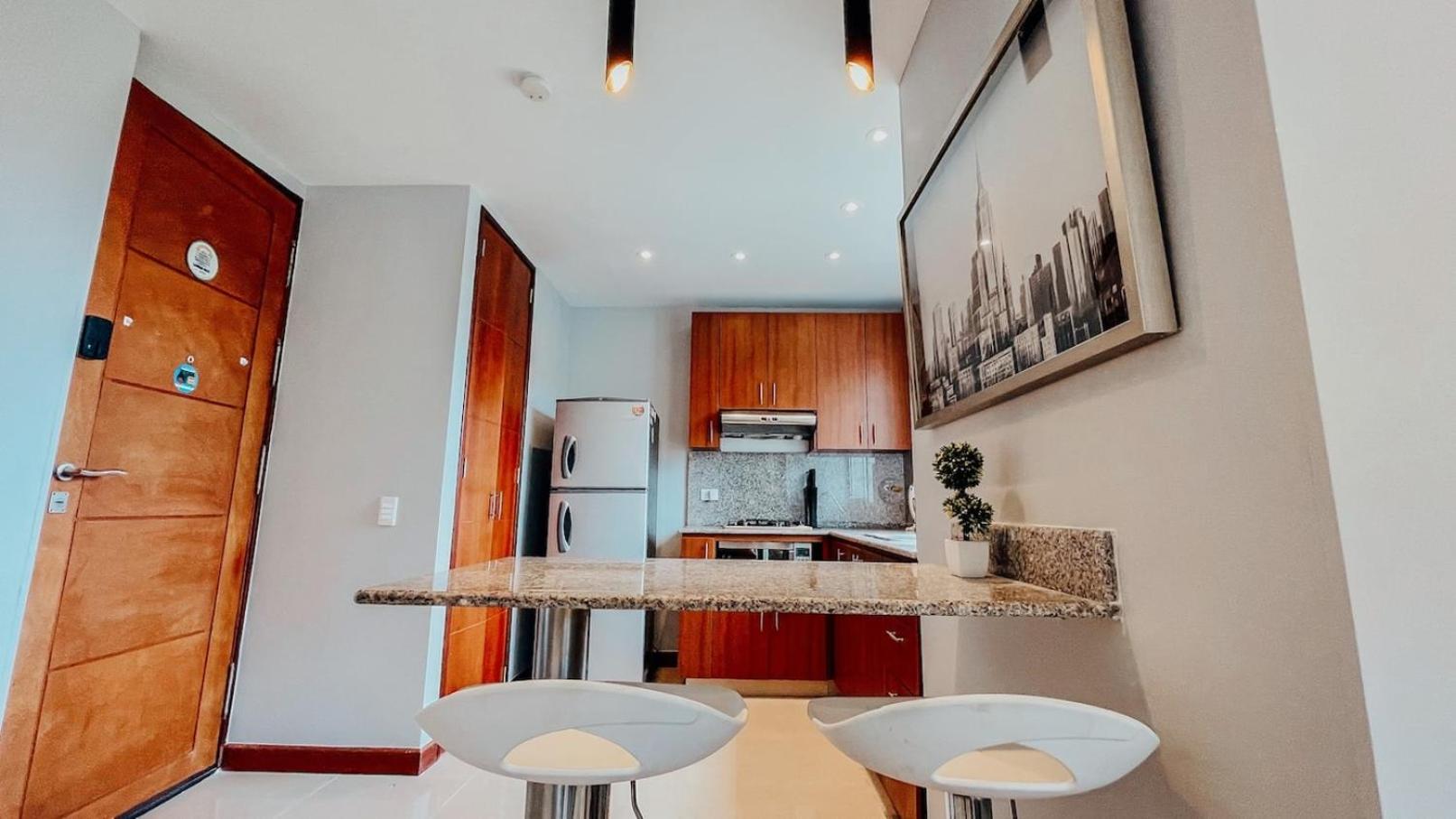 High Floor 1 Bedroom With Pool Gym Provenza 1103