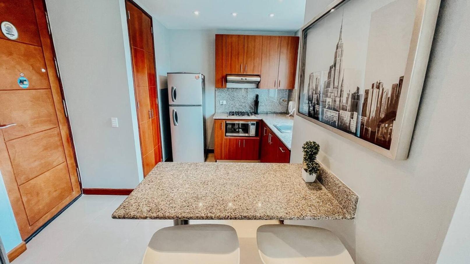 High Floor 1 Bedroom With Pool Gym Provenza 1103