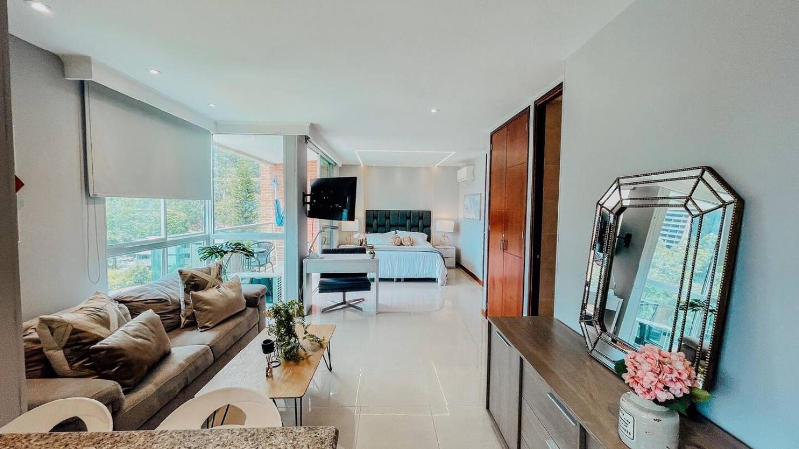 High Floor 1 Bedroom With Pool Gym Provenza 1103