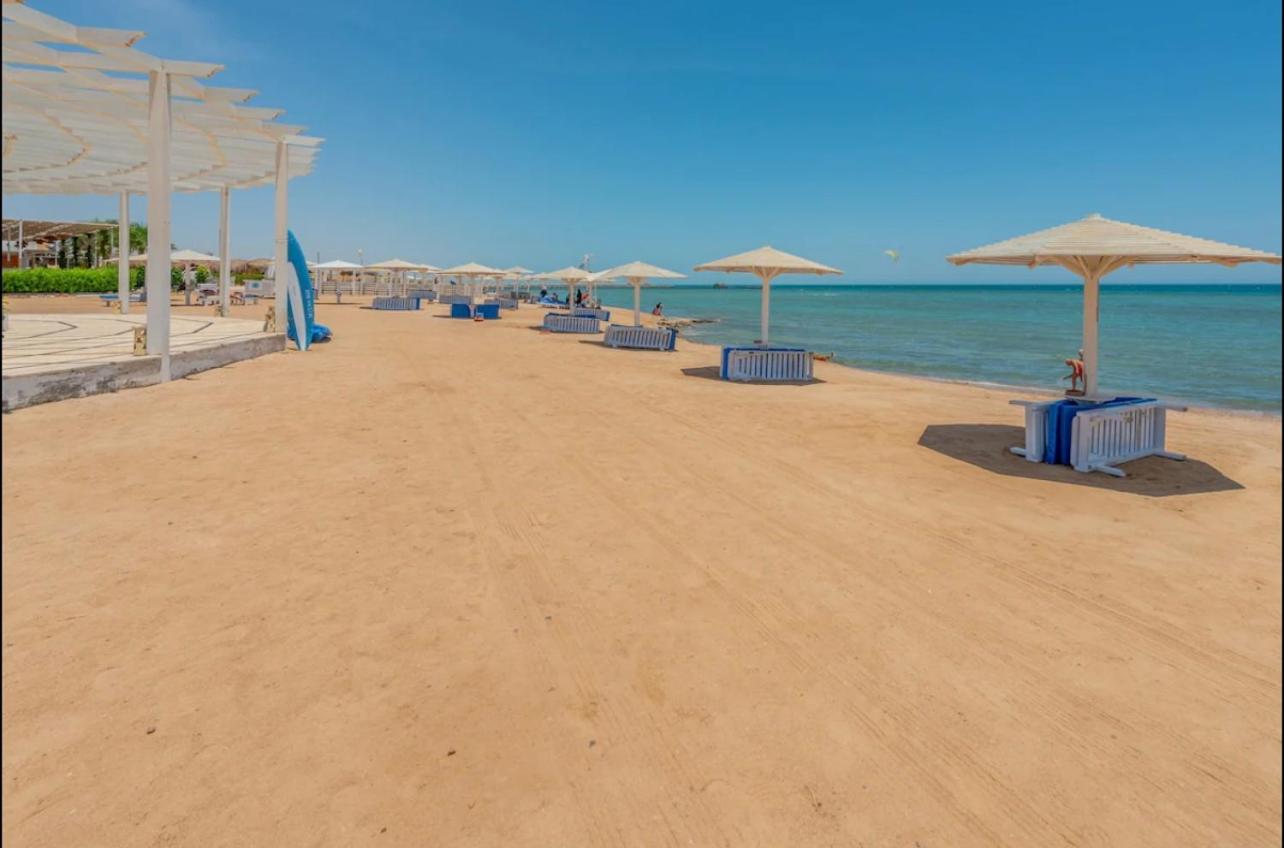 1BR Studio at Selena Bay, private Pools, walk to Beach view 4