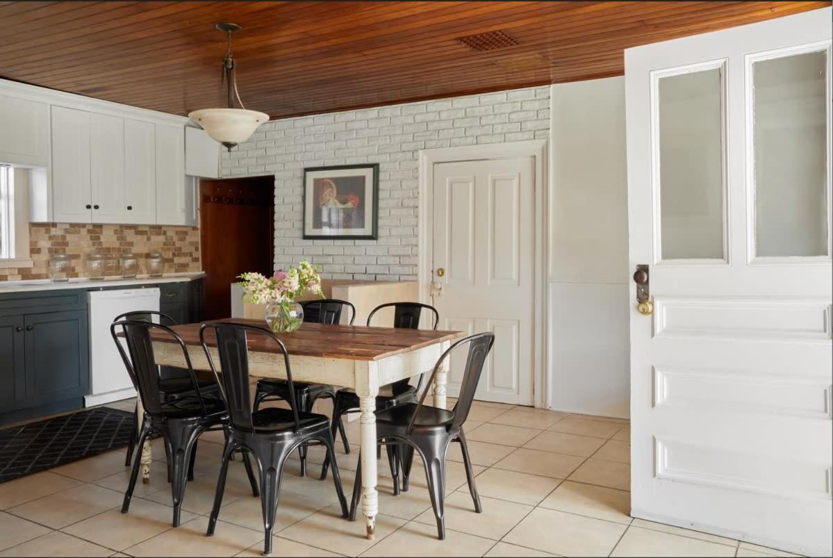 Hicks Holme - Beach Front Victorian ST 2020-0420