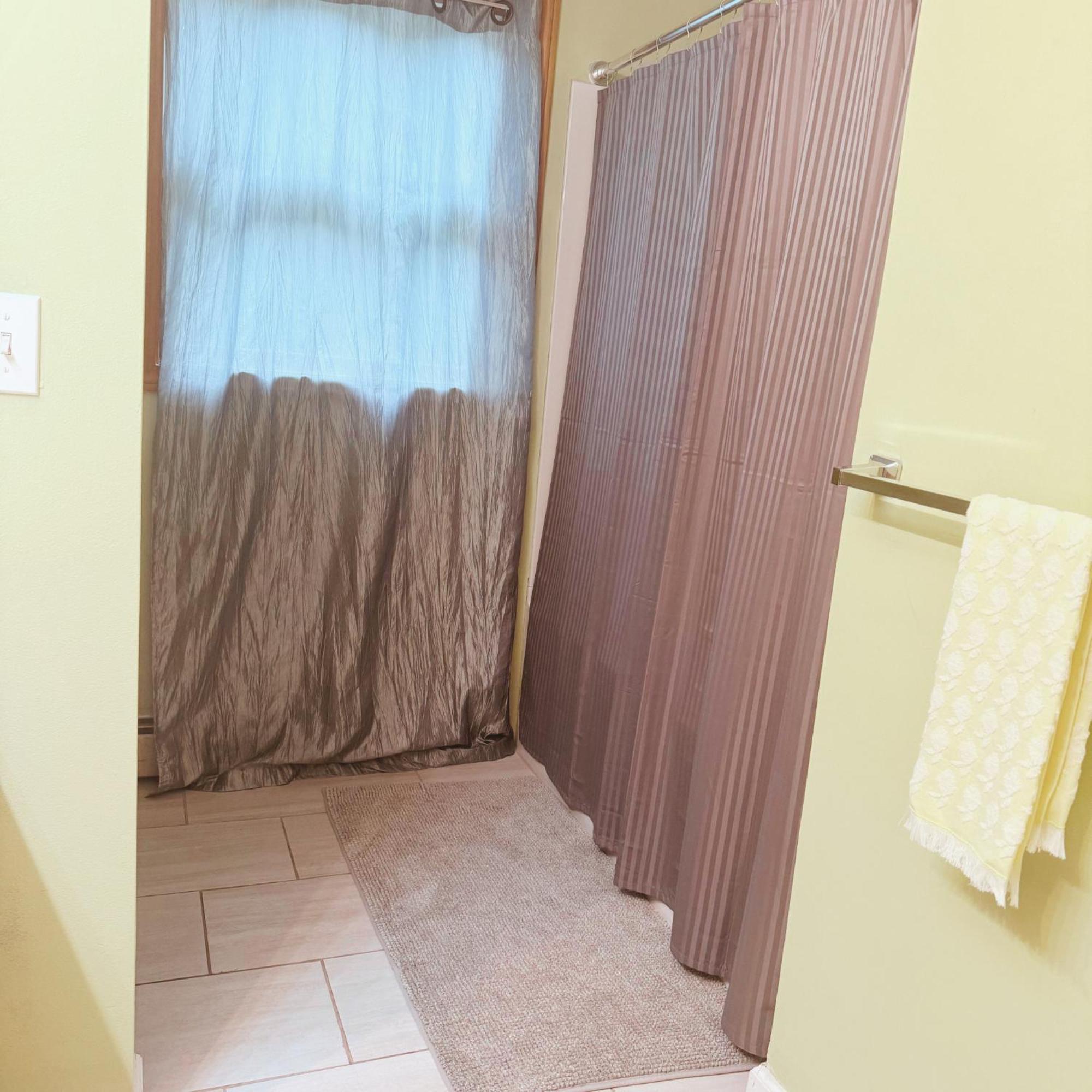 Quiet Cozy Stay Spacious Home Near Beach & Shops view 4