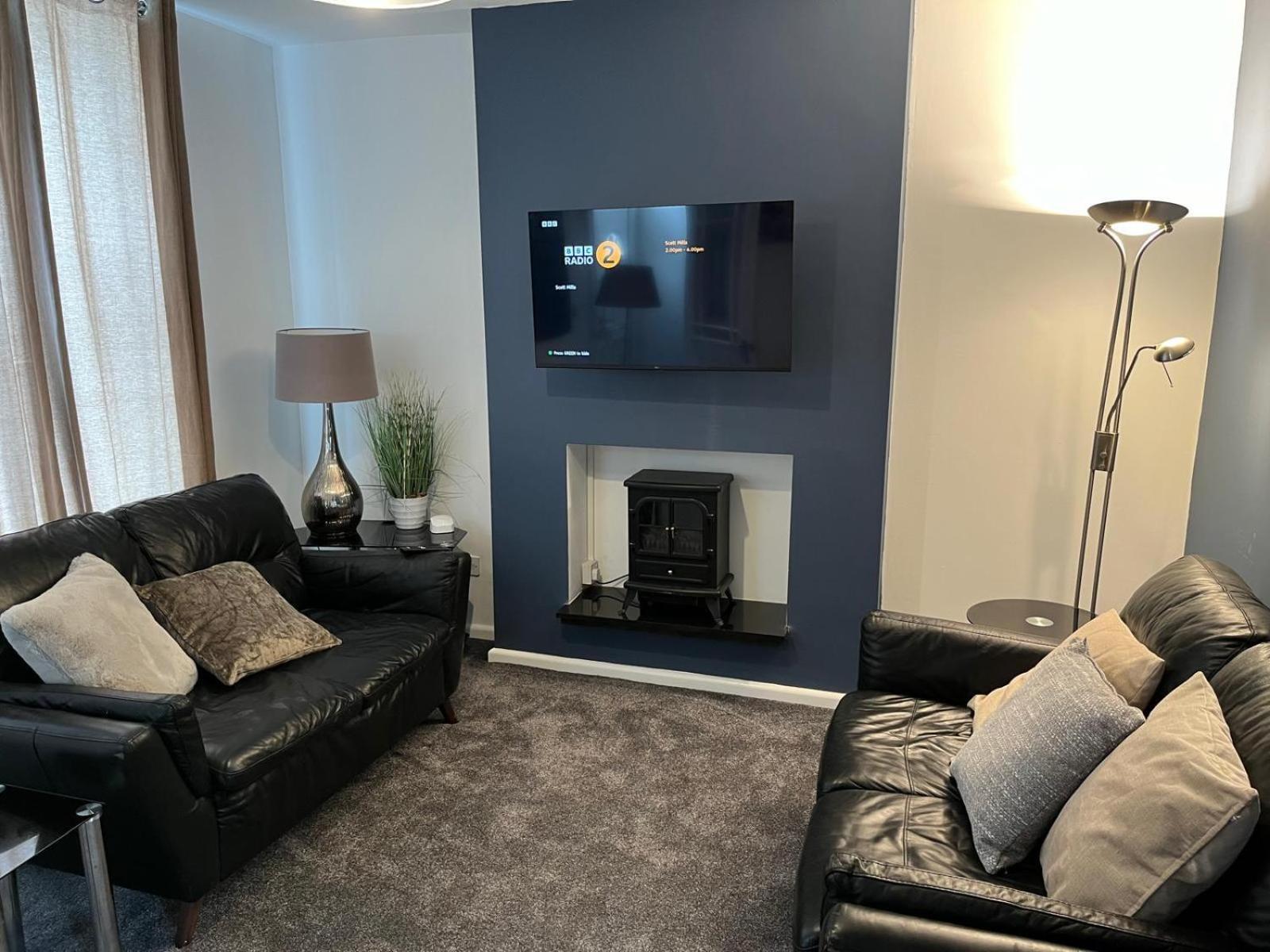 Modernised 4bed stay-away-home in Runcorn sleeps 7