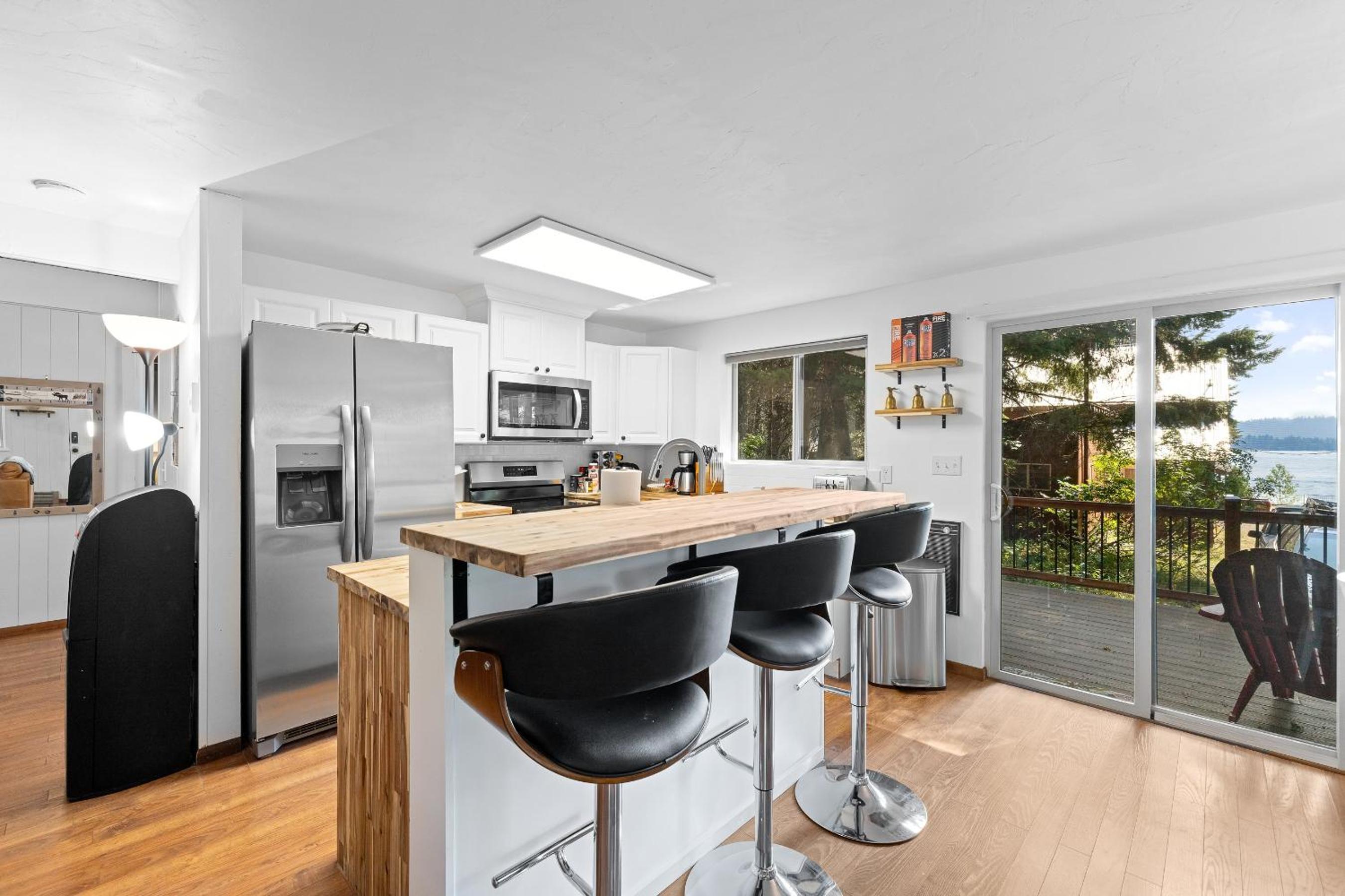 New! Sanctuary at Payette Lake - remodeled - close to town - pet friendly view 5
