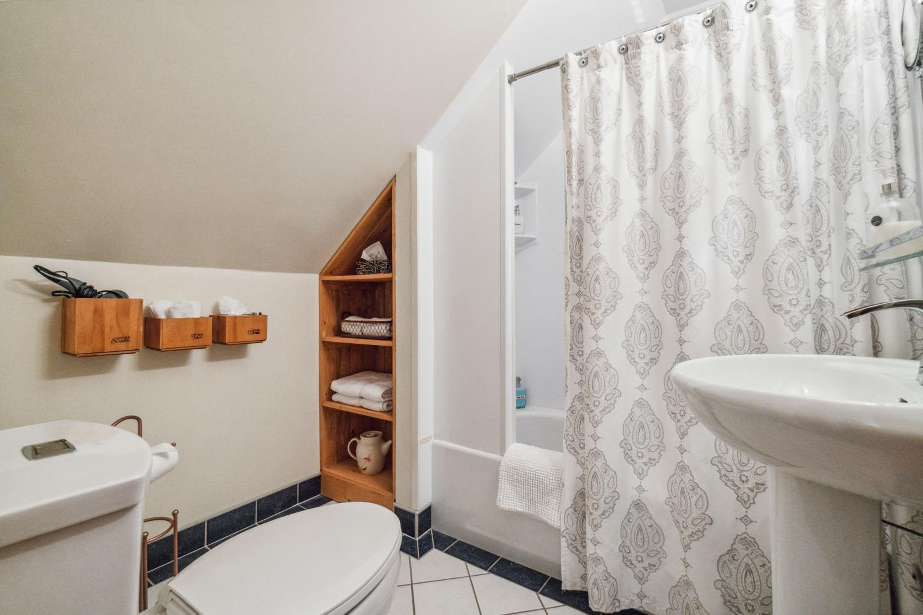 Farmhouse Inn B&B