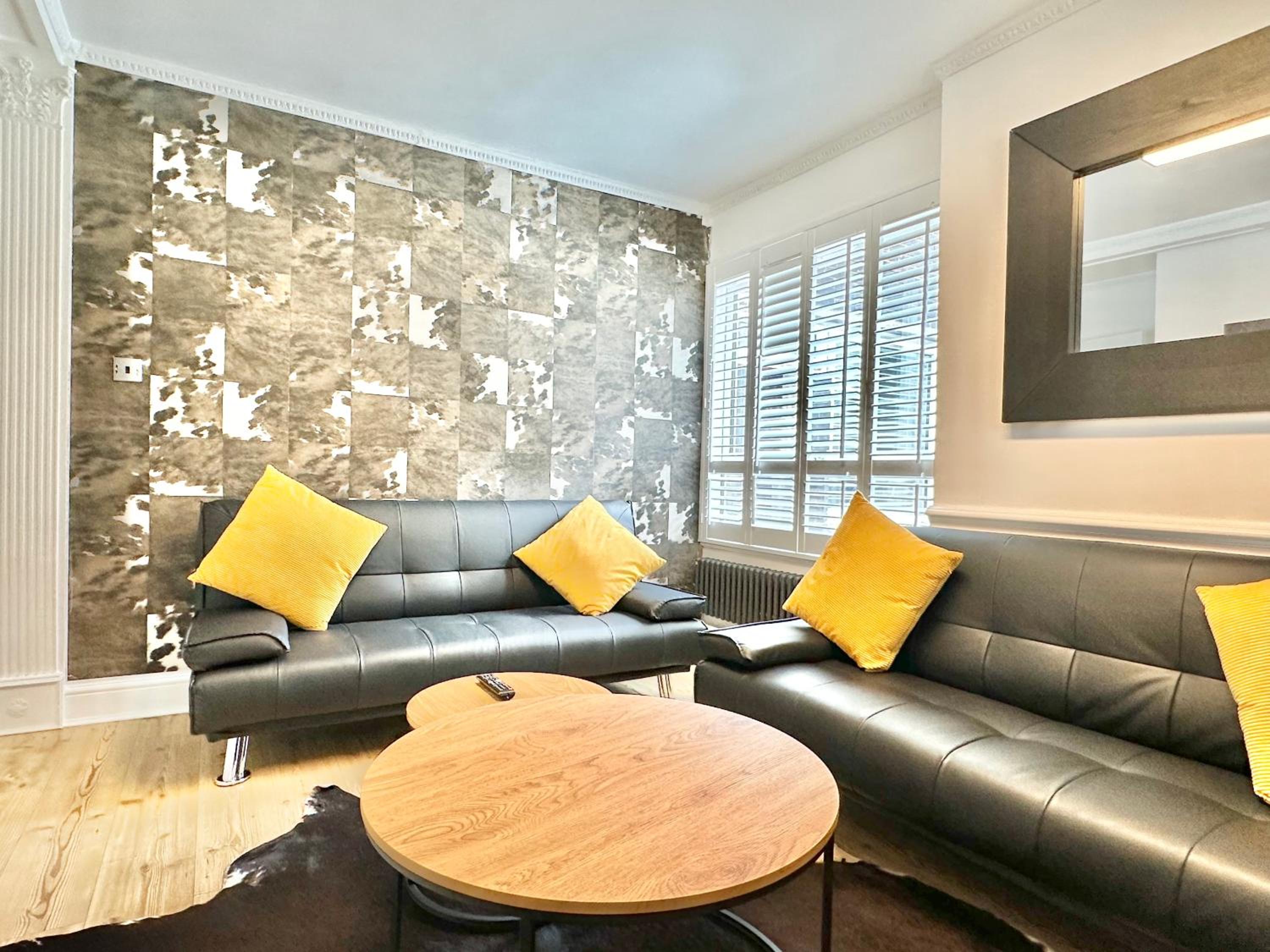 Clapham 3-Bed Flat Sleeps 6 with Free Parking view 2