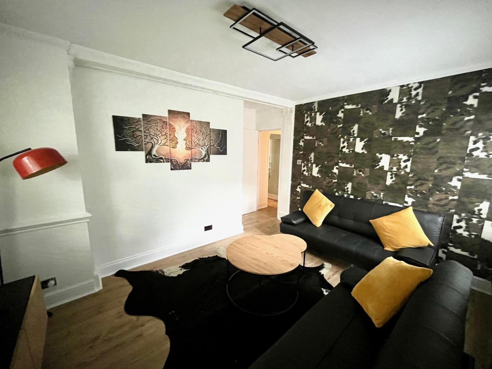 Clapham 3-Bed Flat Sleeps 6 with Free Parking view 3