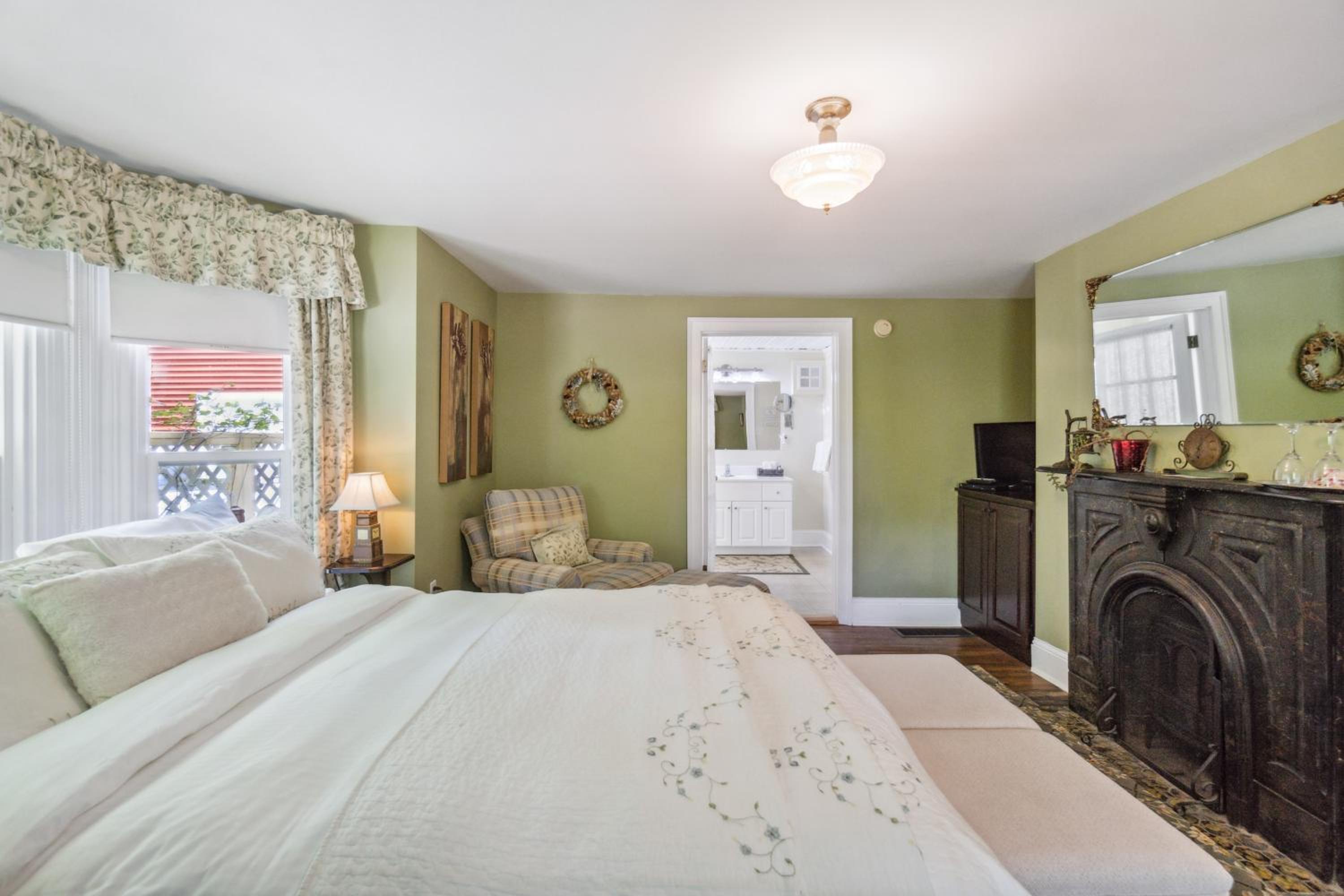 Farmhouse Inn B&B