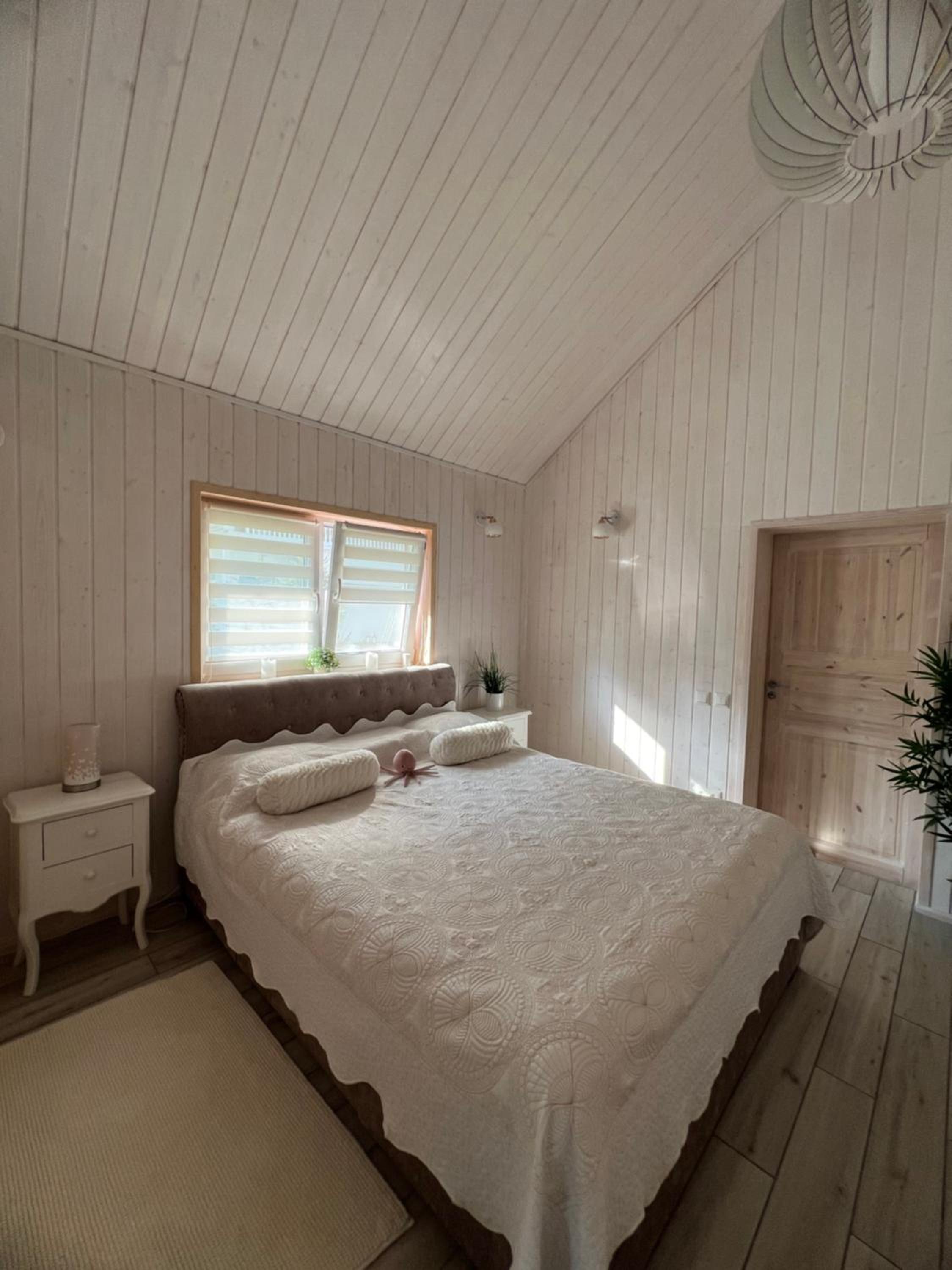 Luxury countryside house 2 min walk to the beach view 4