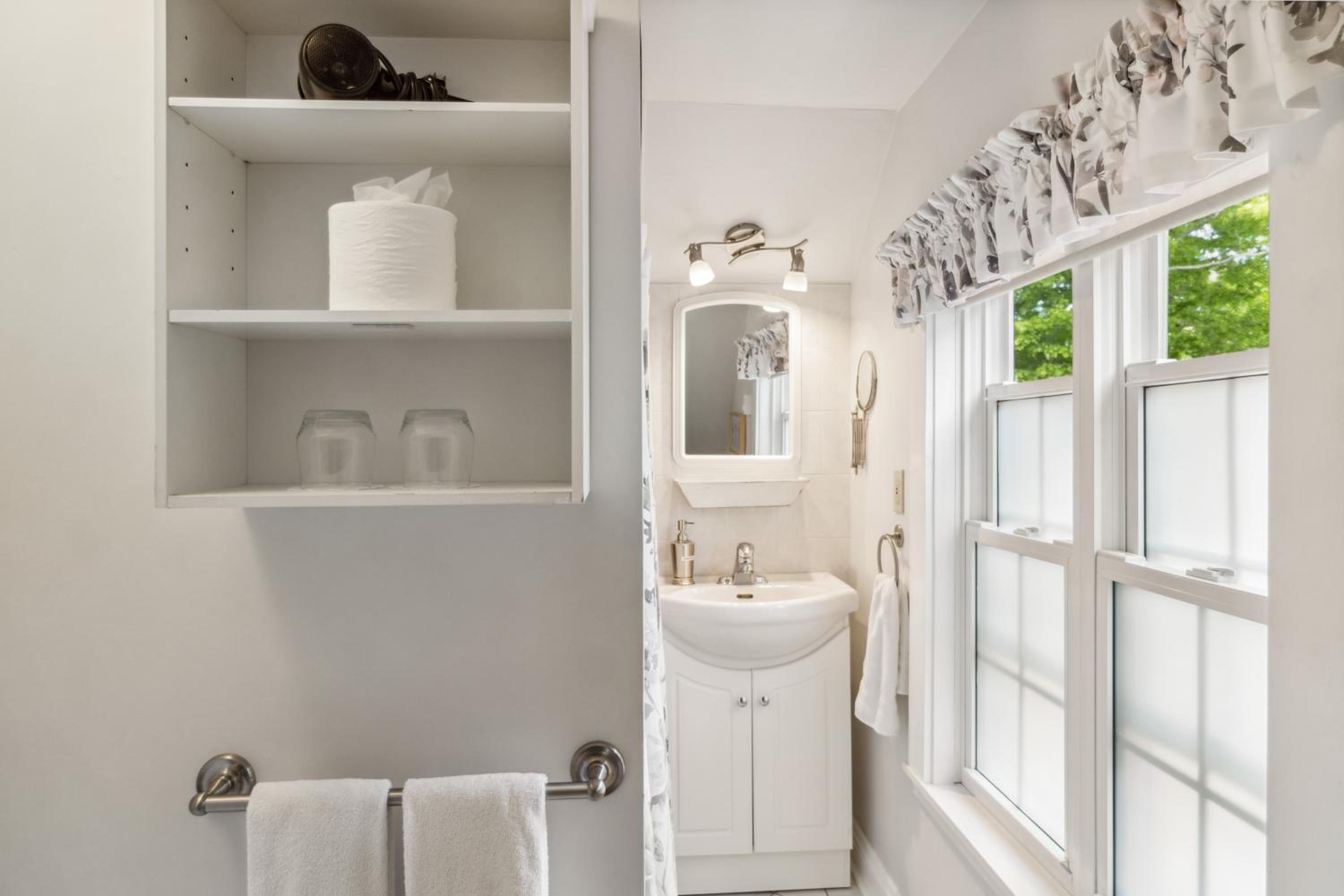 Farmhouse Inn B&B