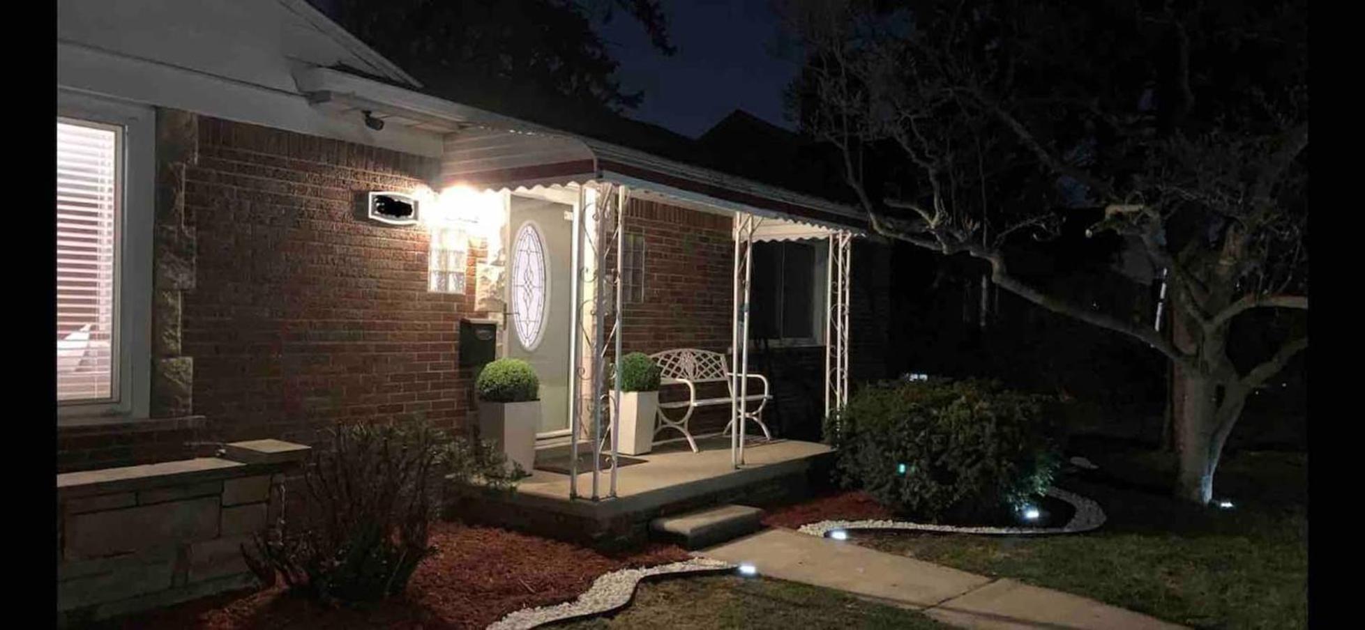 Elegant & spacious 32 Gem in Harper Woods view 4