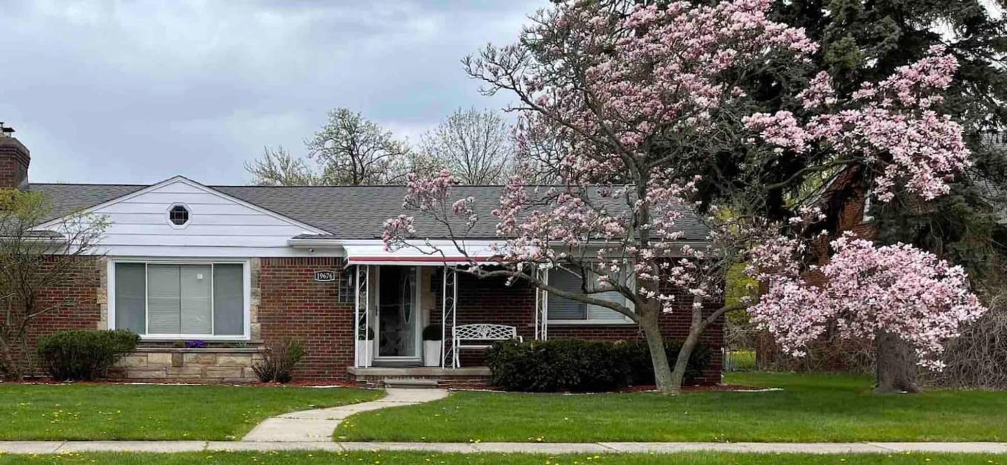 Elegant & spacious 32 Gem in Harper Woods view 5