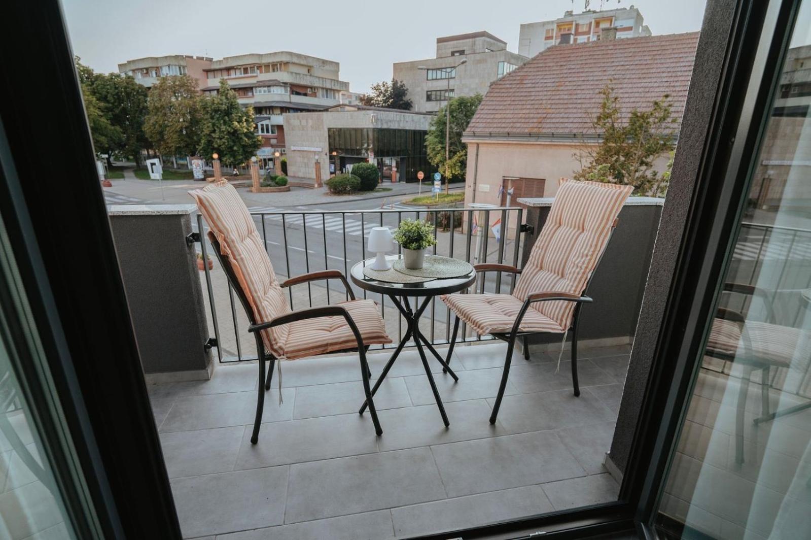 Hotel Apartman V u centru Kutine - Image 1