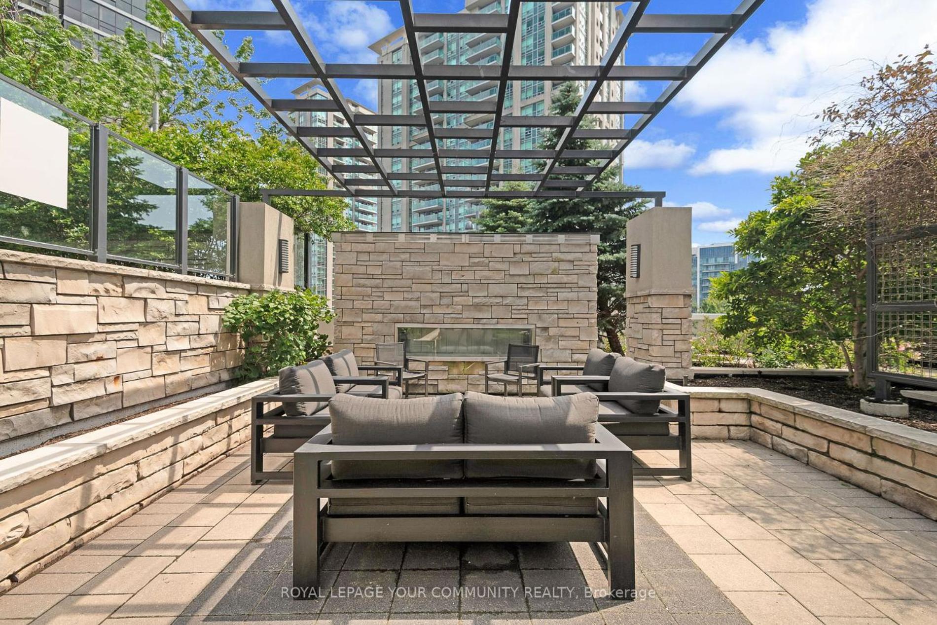Sleek 1BR & Sttudy Condo - CN Tower, Skyline view - North York