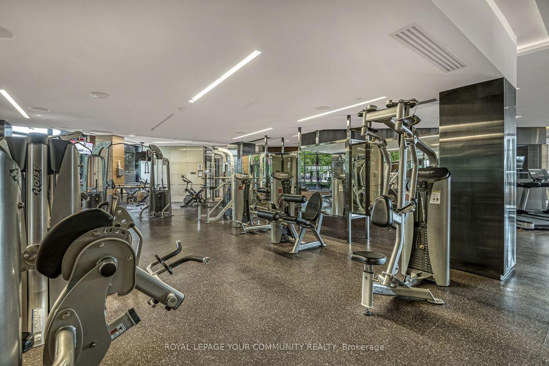 Sleek 1BR & Sttudy Condo - CN Tower, Skyline view - North York