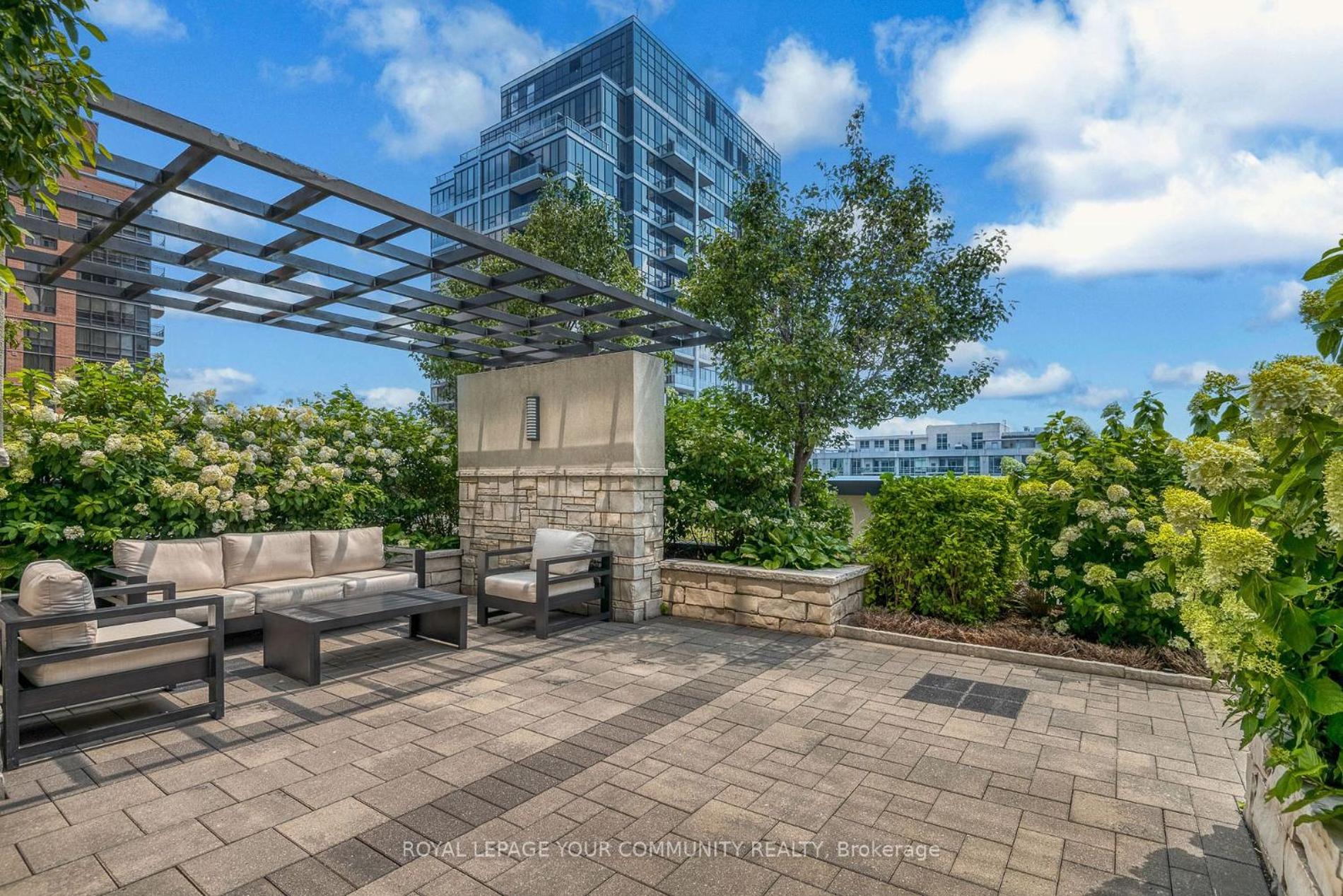 Sleek 1BR & Sttudy Condo - CN Tower, Skyline view - North York