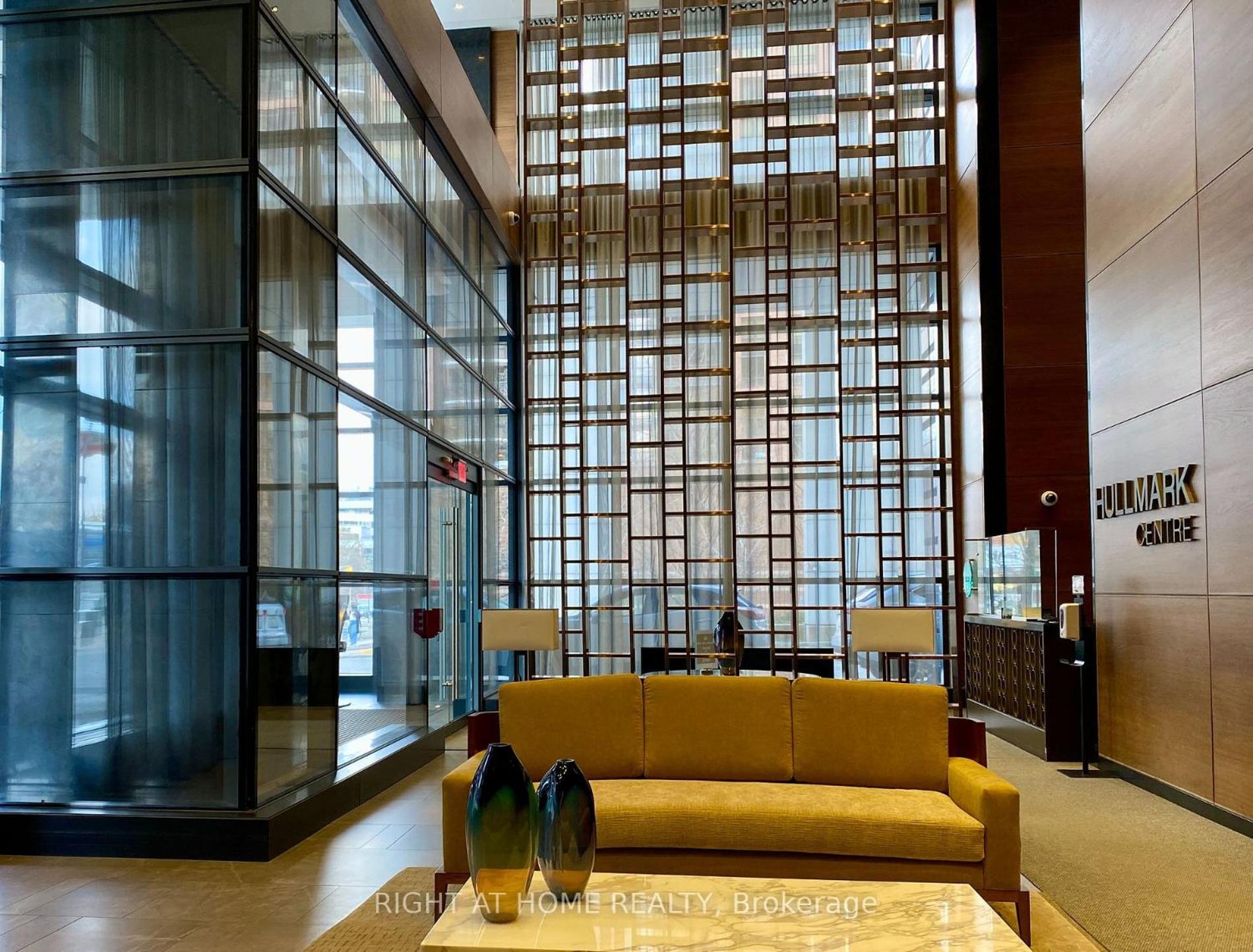 Sleek 1BR & Sttudy Condo - CN Tower, Skyline view - North York