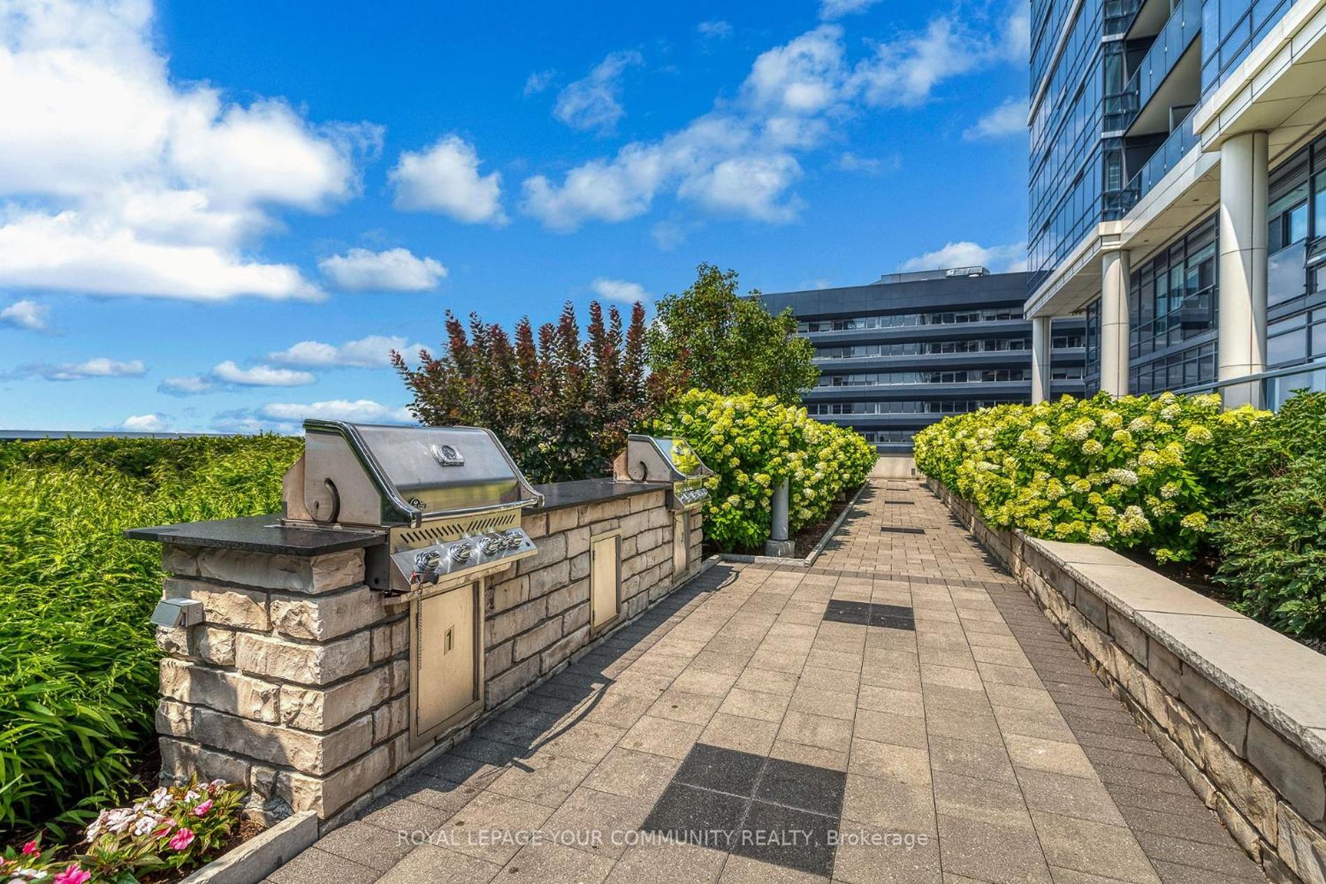 Sleek 1BR & Sttudy Condo - CN Tower, Skyline view - North York