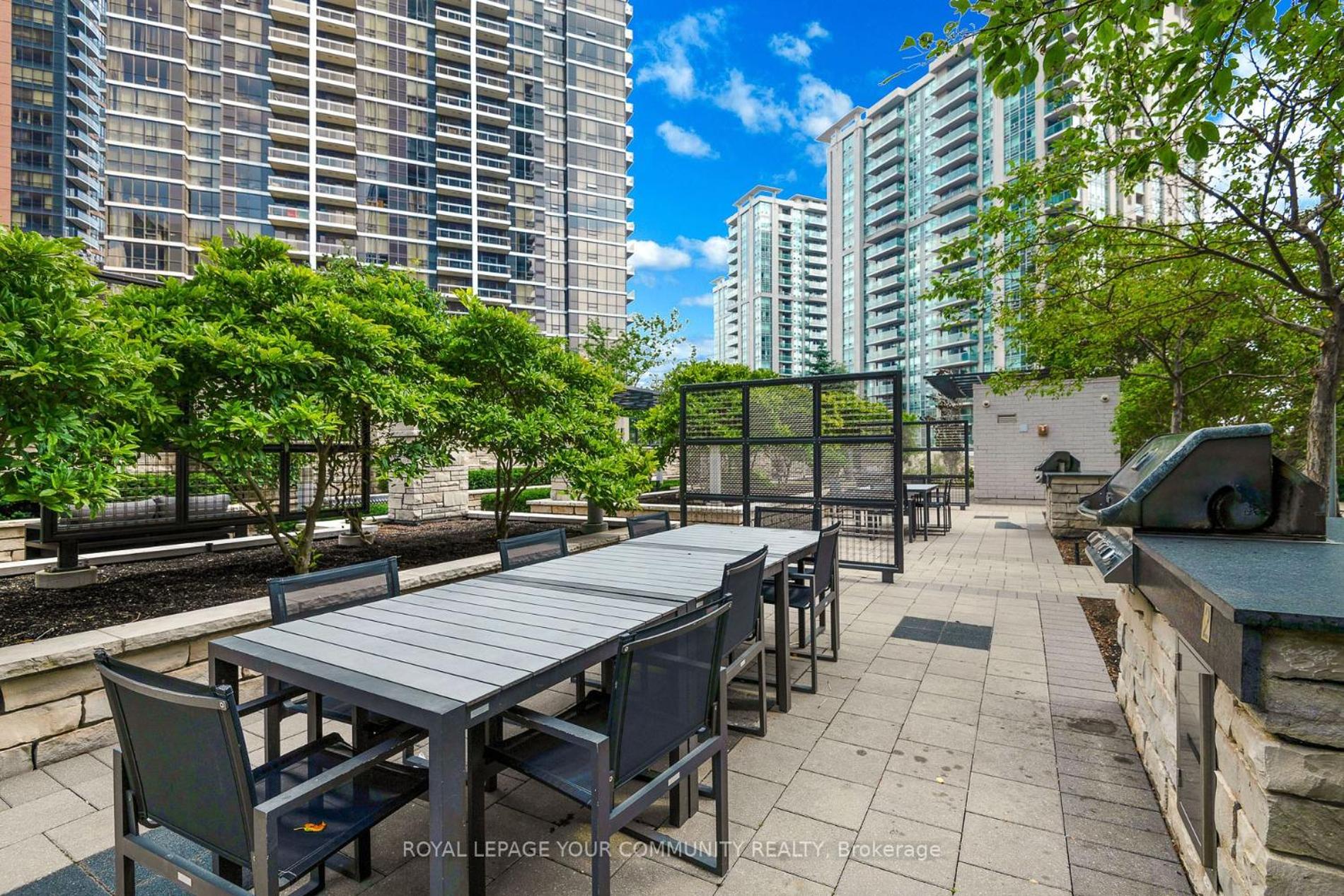 Sleek 1BR & Sttudy Condo - CN Tower, Skyline view - North York