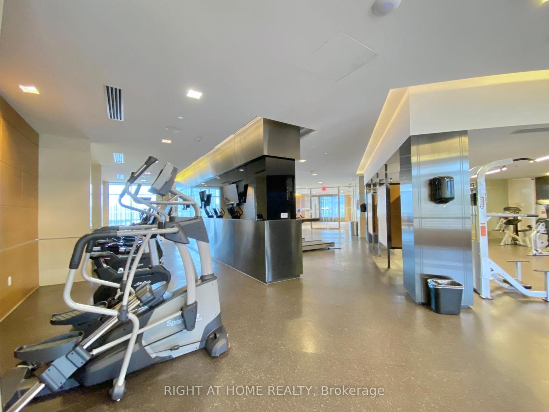Sleek 1BR & Sttudy Condo - CN Tower, Skyline view - North York