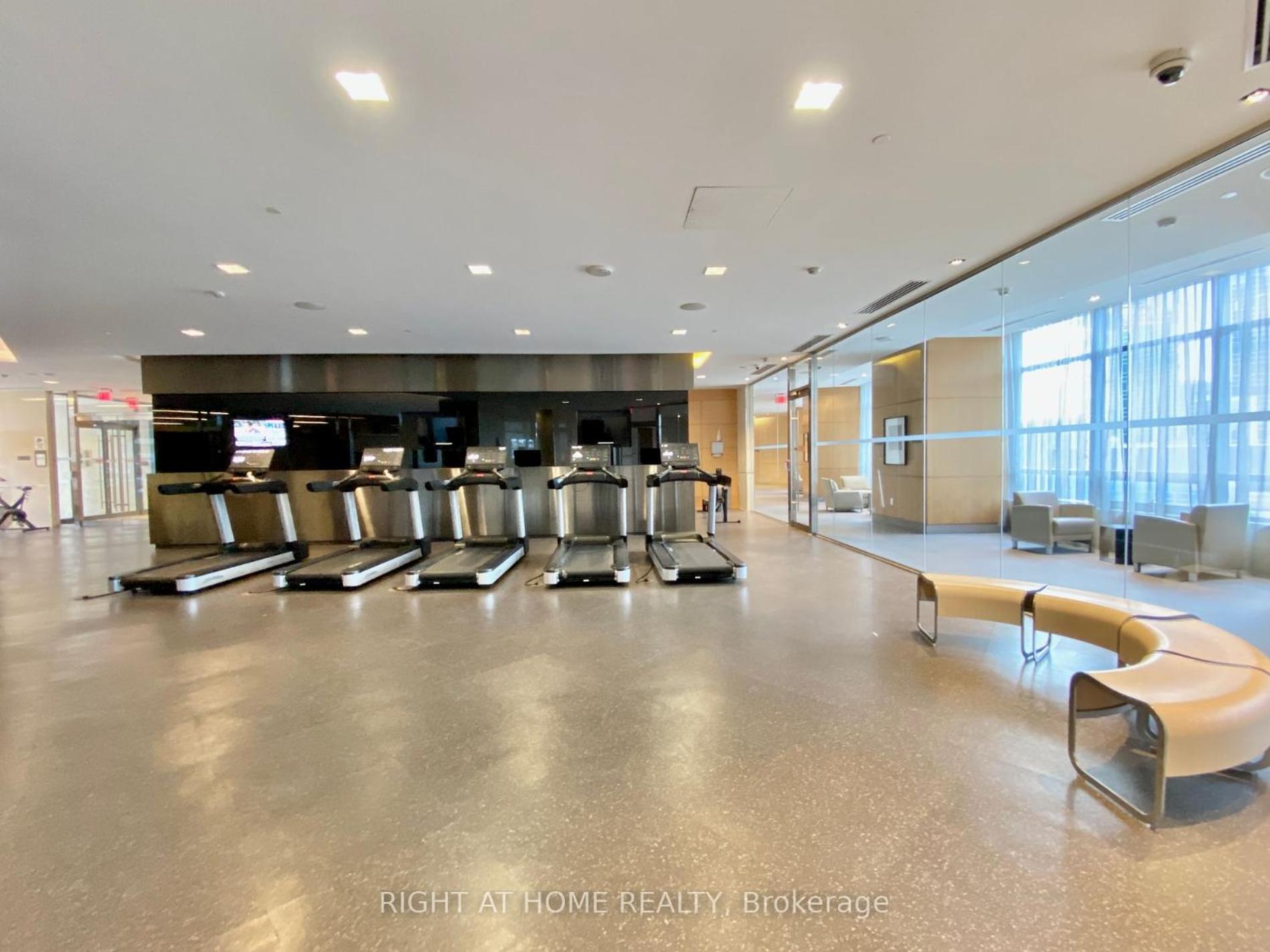 Sleek 1BR & Sttudy Condo - CN Tower, Skyline view - North York