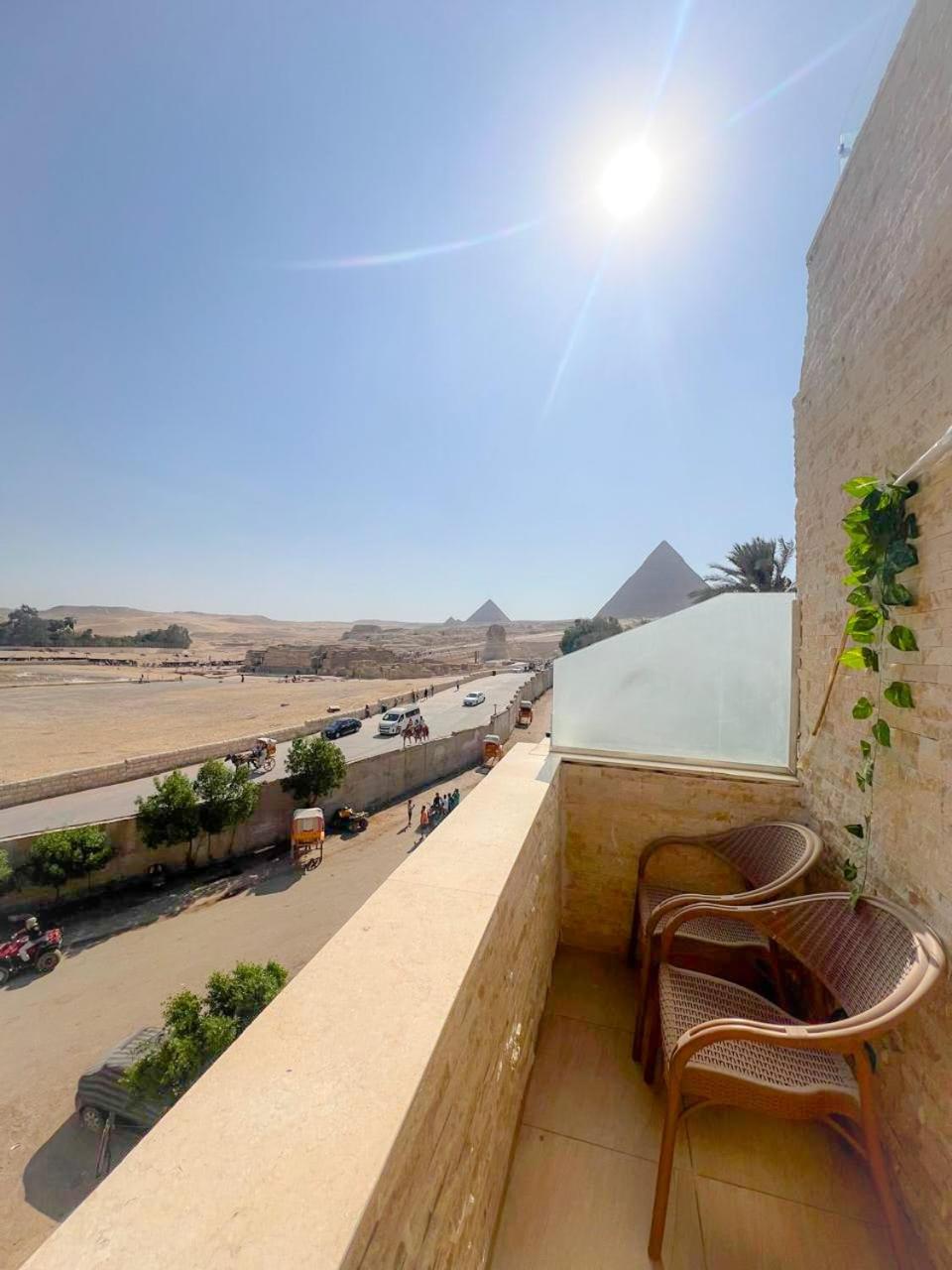 Seven Pyramids View Inn - Rooftop Breakfast