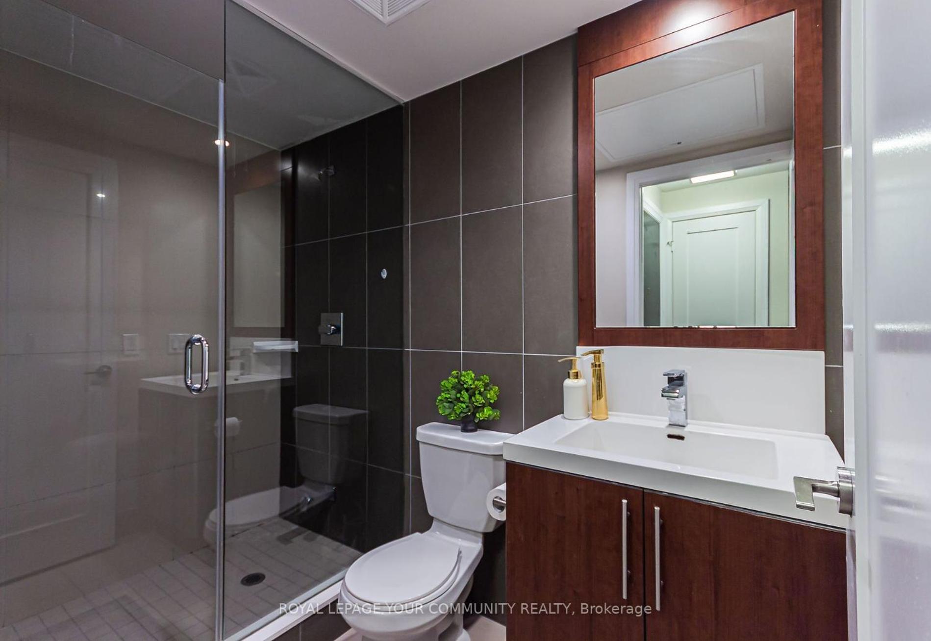 Sleek 1BR & Sttudy Condo - CN Tower, Skyline view - North York